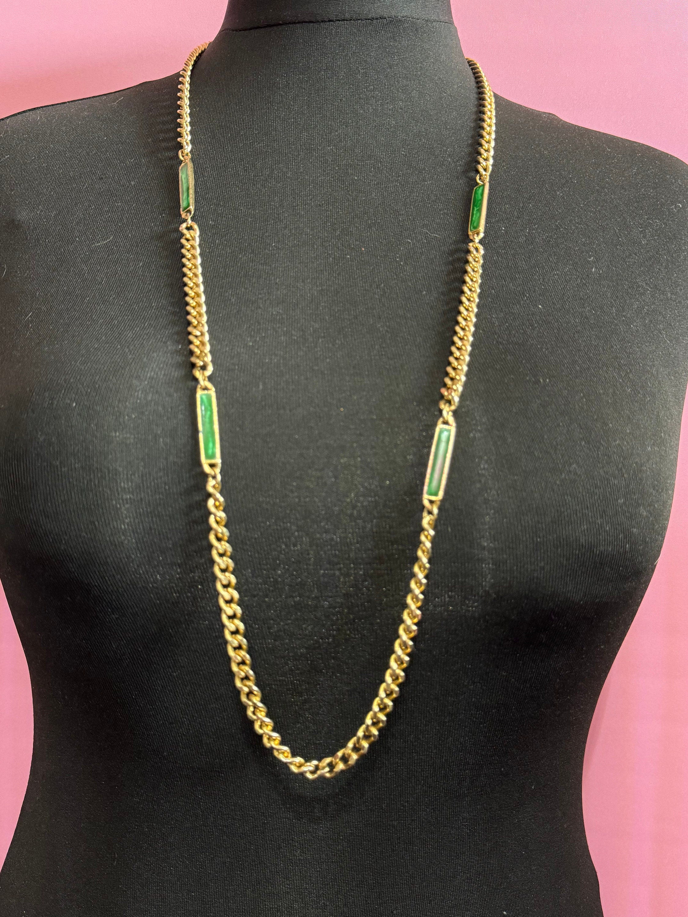 Vintage green enamel bar station necklace long single strand gold tone chain 100cm long flapper length very stylish !