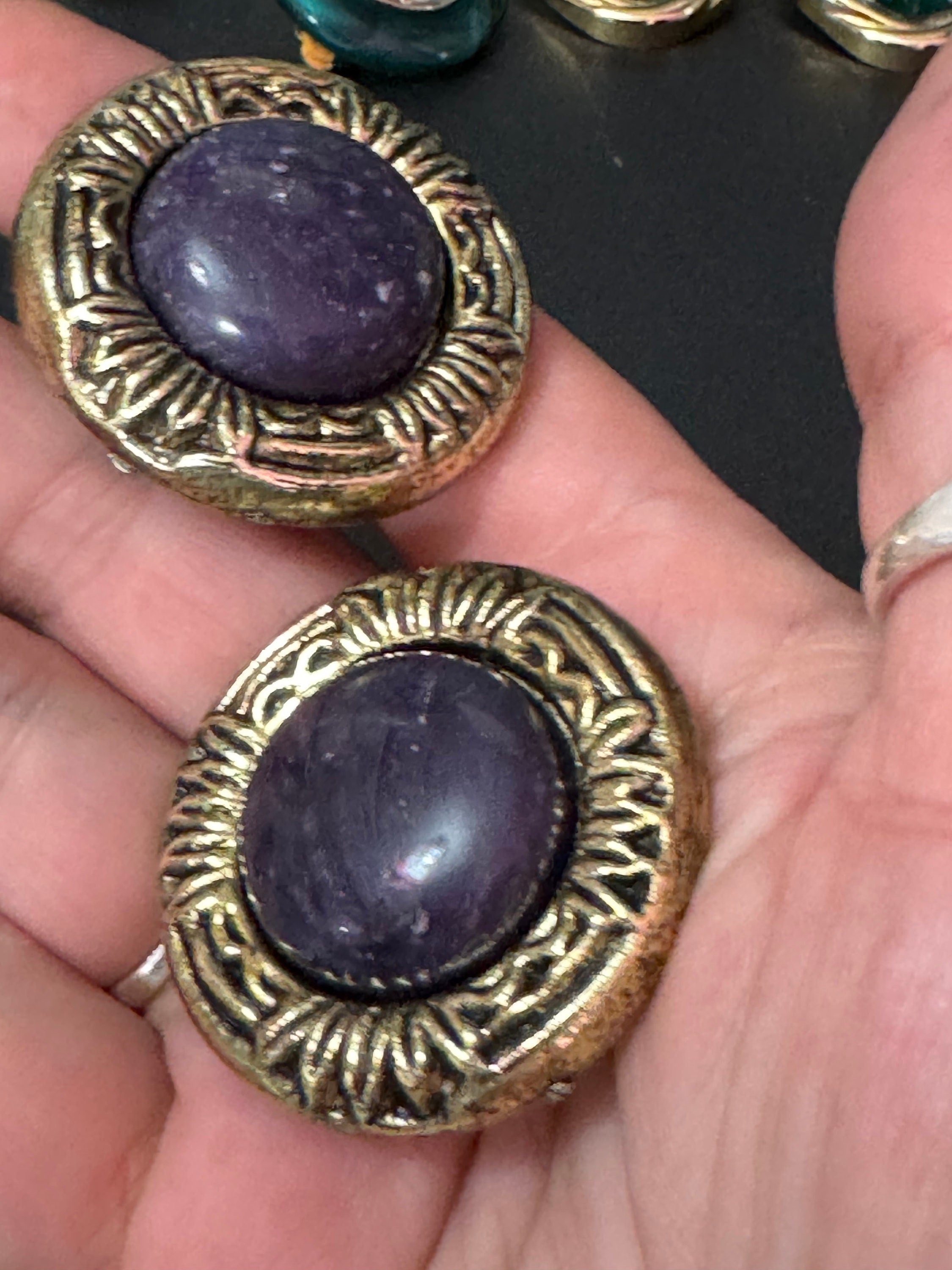 Vintage plastic oversized XL gold tone purple cabochon DOME clip on power dress earrings 80s earrings lightweight 3.5cm