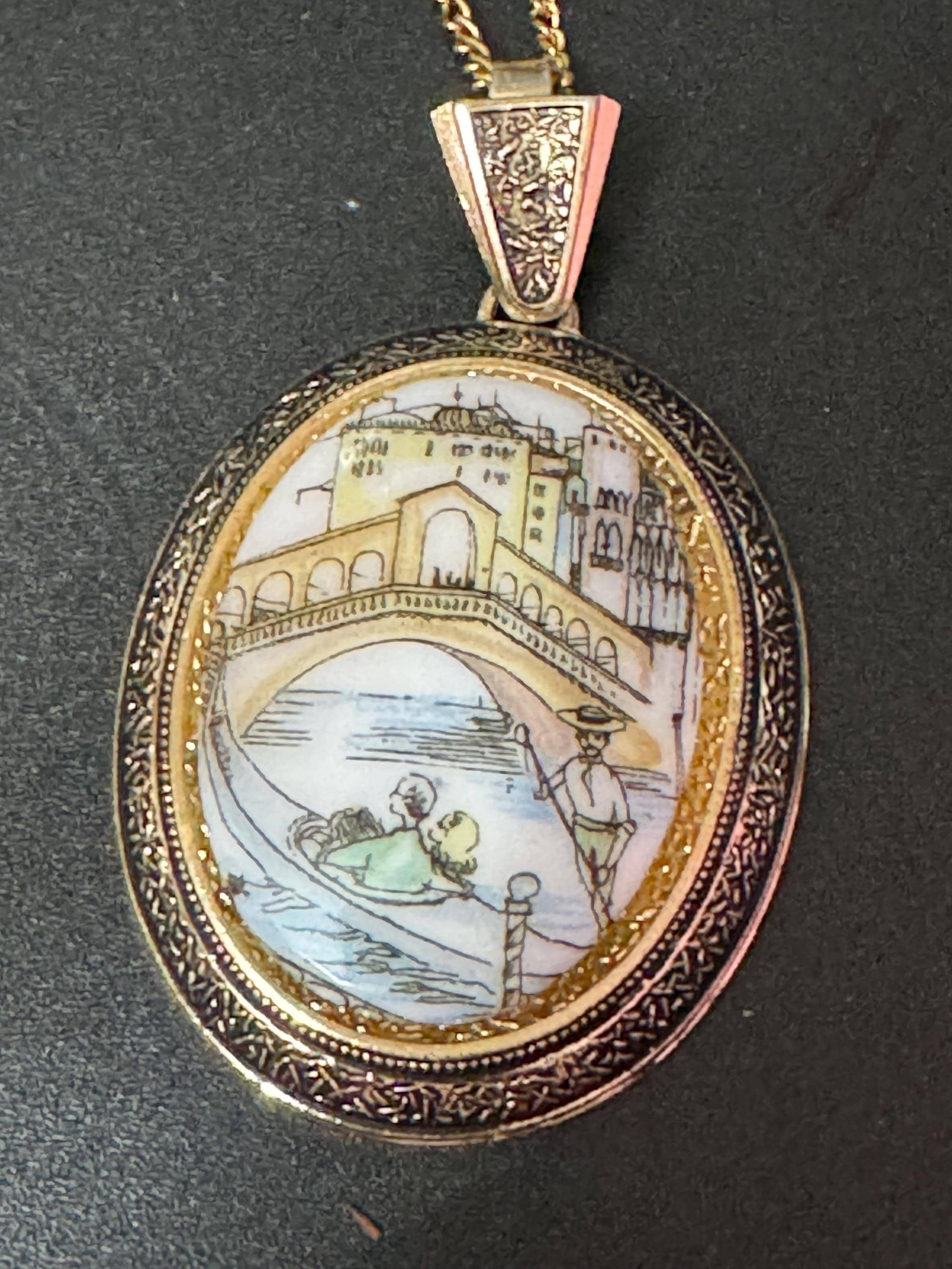 Mid century ceramic printed gondola under bridge Italian scene souvenir pendant necklace on 60cm gold tone curb chain 1950s 60s