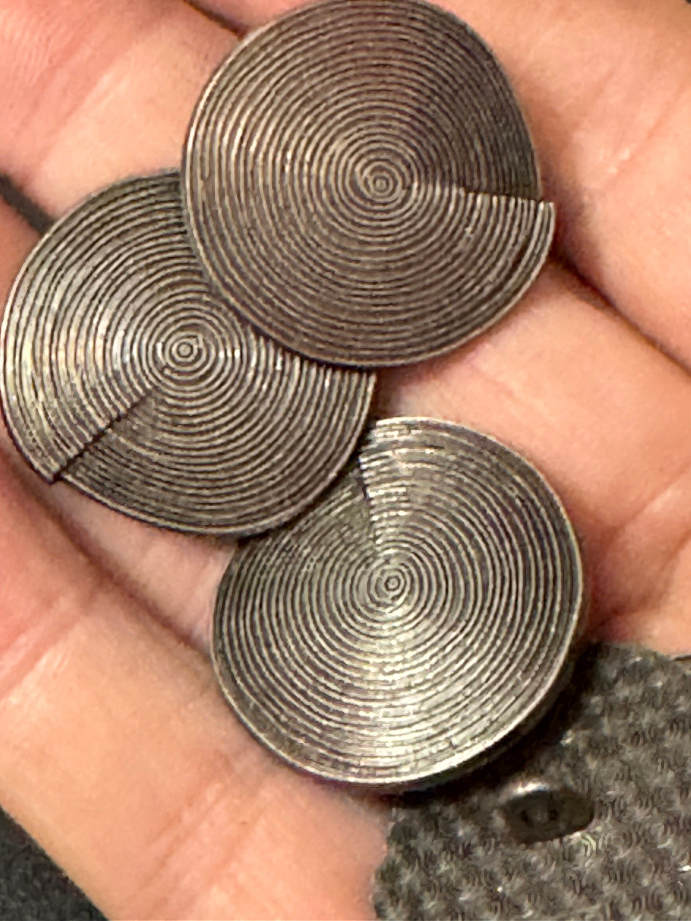 5 x 25mm antiqued metal dark silver tone round swirl coat buttons metal