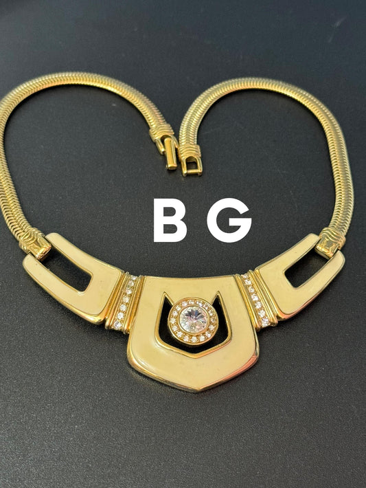 Petite fit Signed BG Bergdorf Goodman Vintage cream enamel chunky rivoli diamanté Choker gold tone flat snake chain necklace 39cm