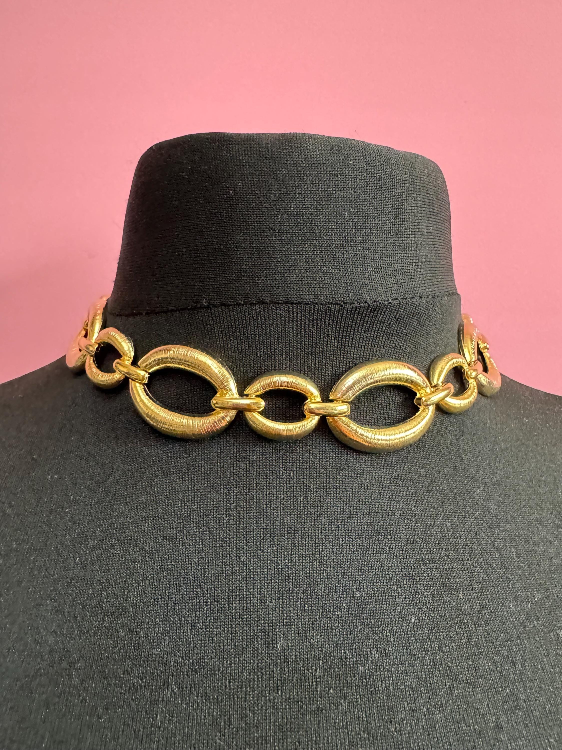 Retro 1980s wide link chunky gold tone choker necklace 46cm