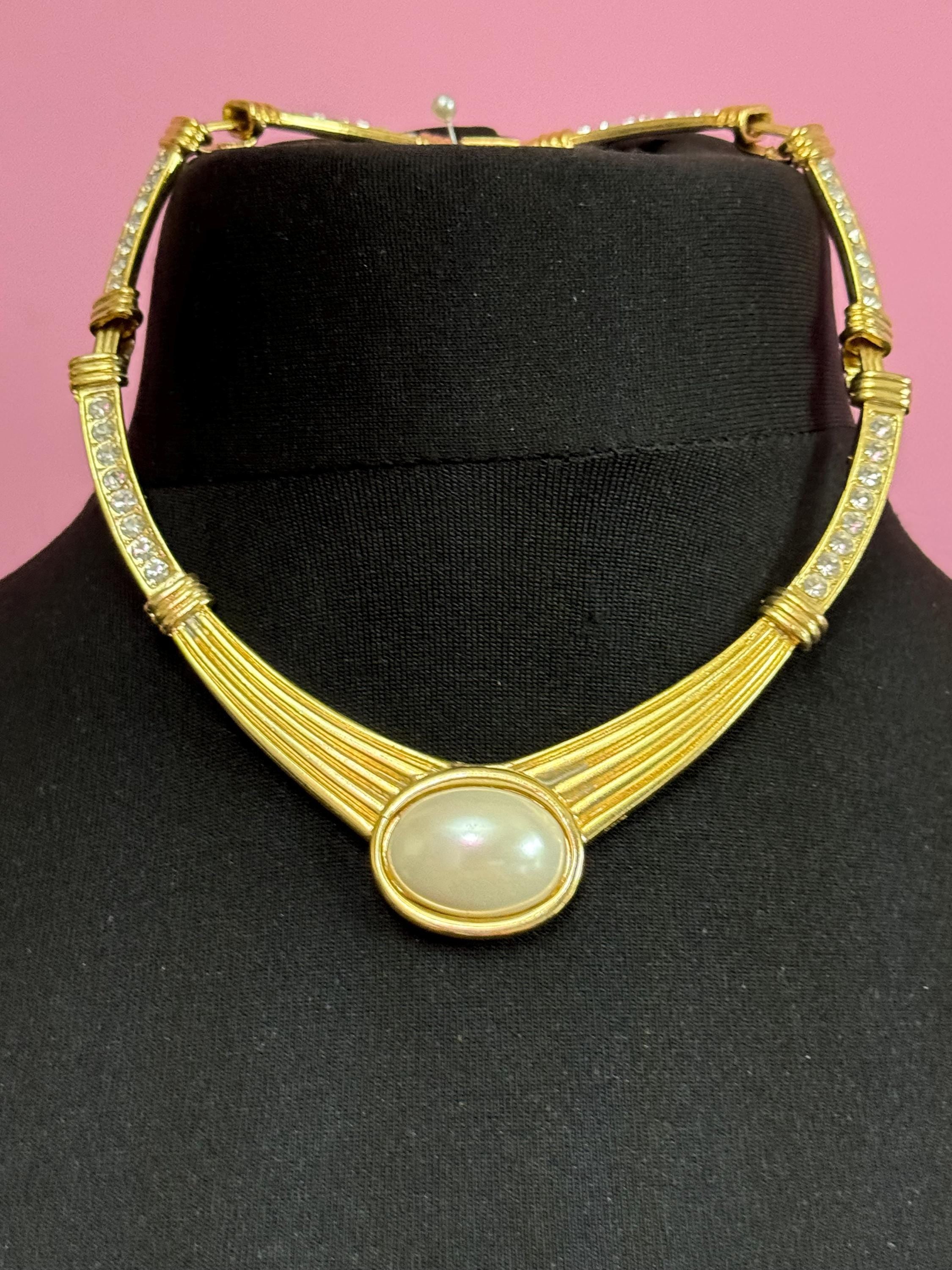 Petite slim neck 35.5cm large pearl cabochon diamanté 80s retro gold tone wide link collar choker necklace curb chain link