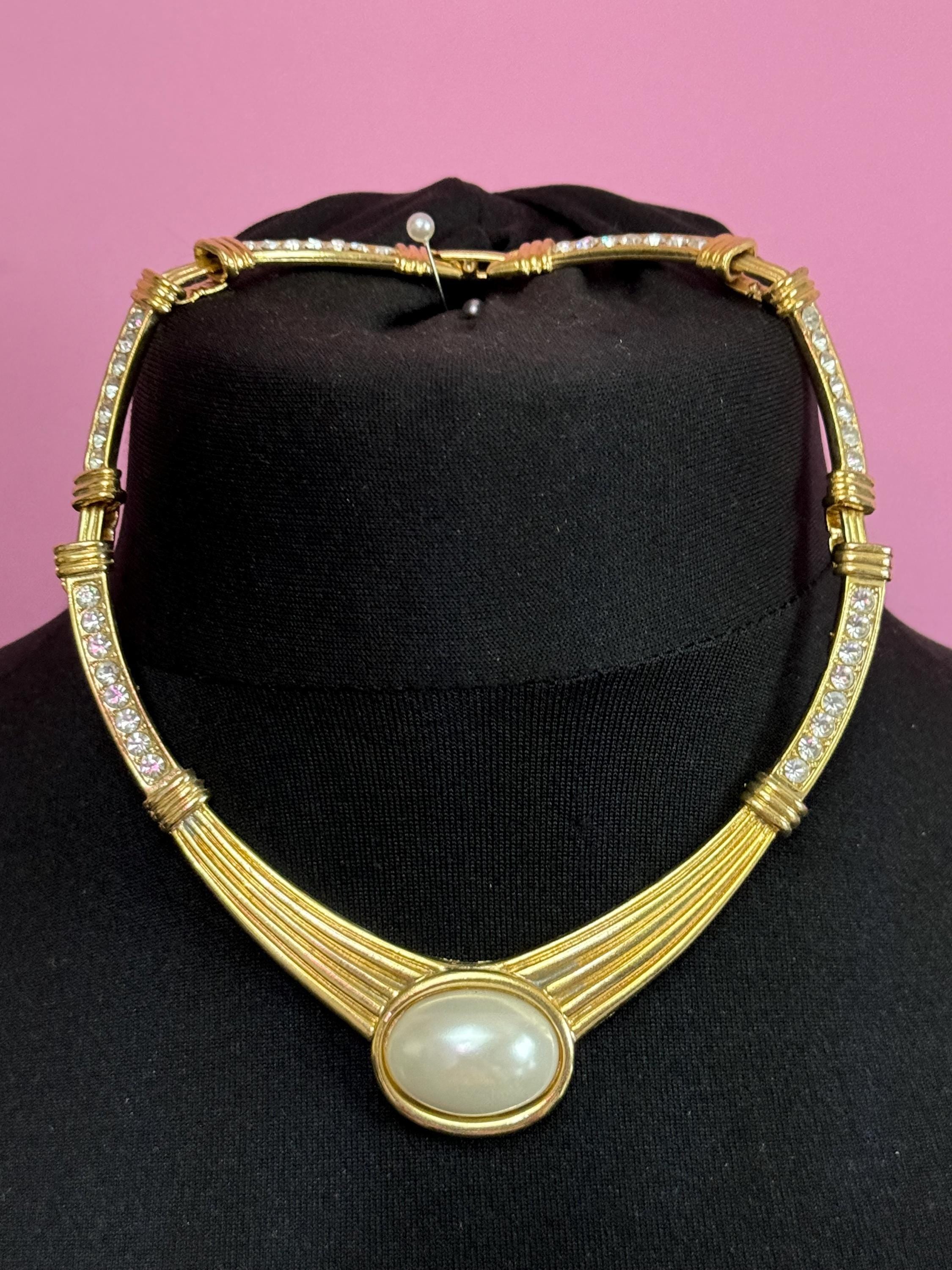 Petite slim neck 35.5cm large pearl cabochon diamanté 80s retro gold tone wide link collar choker necklace curb chain link