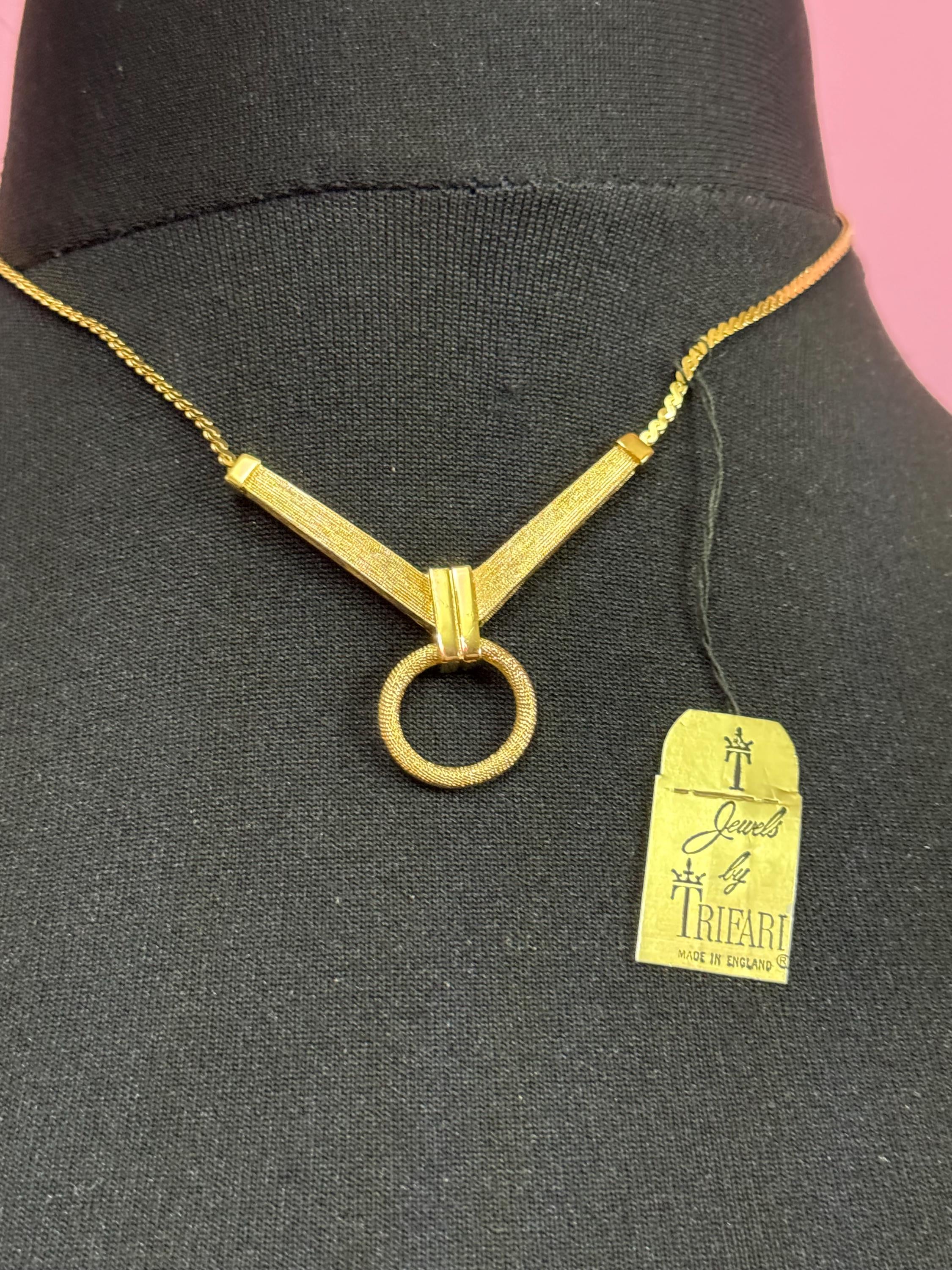 Rare logo early Signed Jewels by TRIFARI designer gold tone brushed metal pendant chain necklace 39.5cm