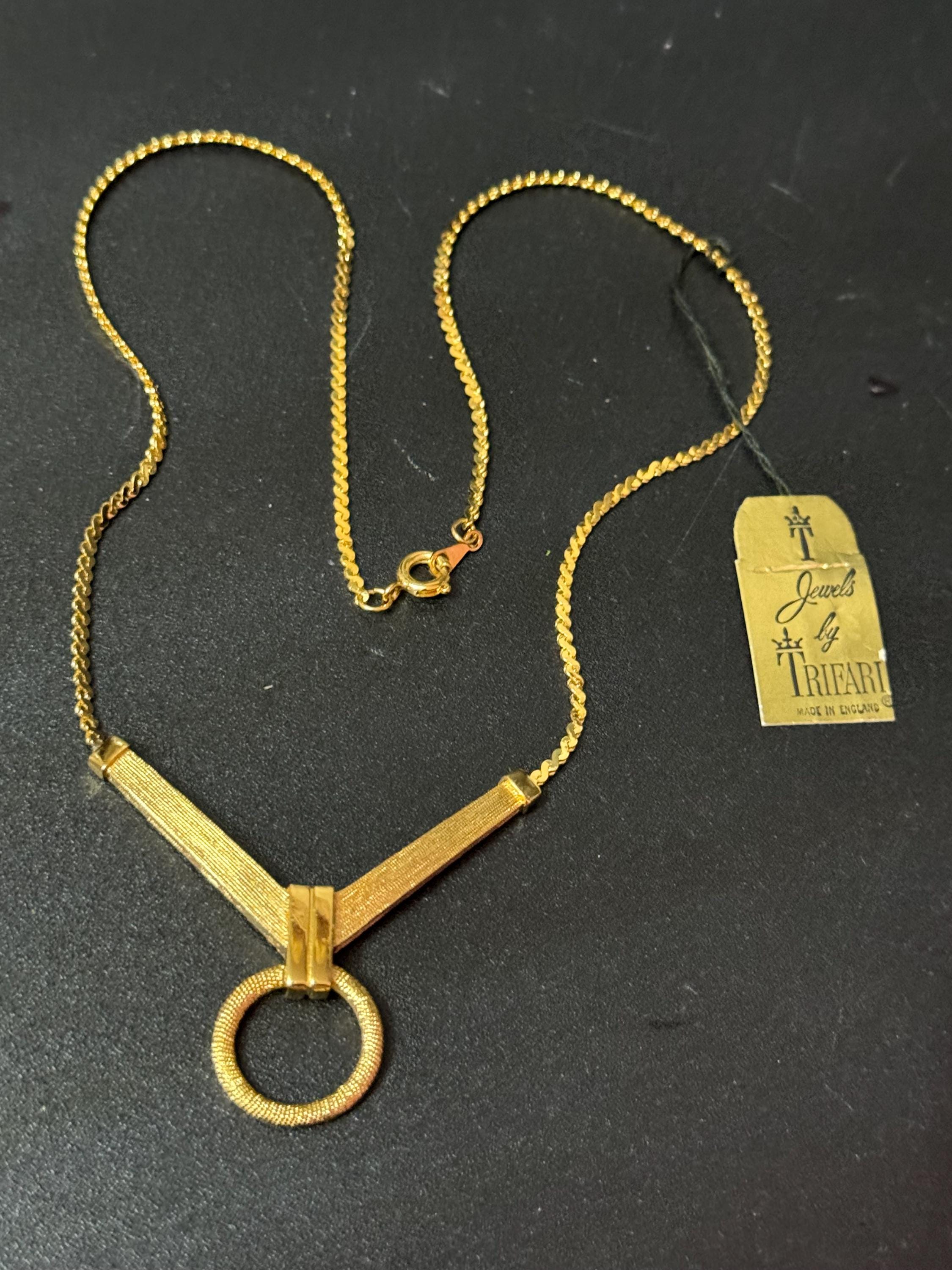 Rare logo early Signed Jewels by TRIFARI designer gold tone brushed metal pendant chain necklace 39.5cm