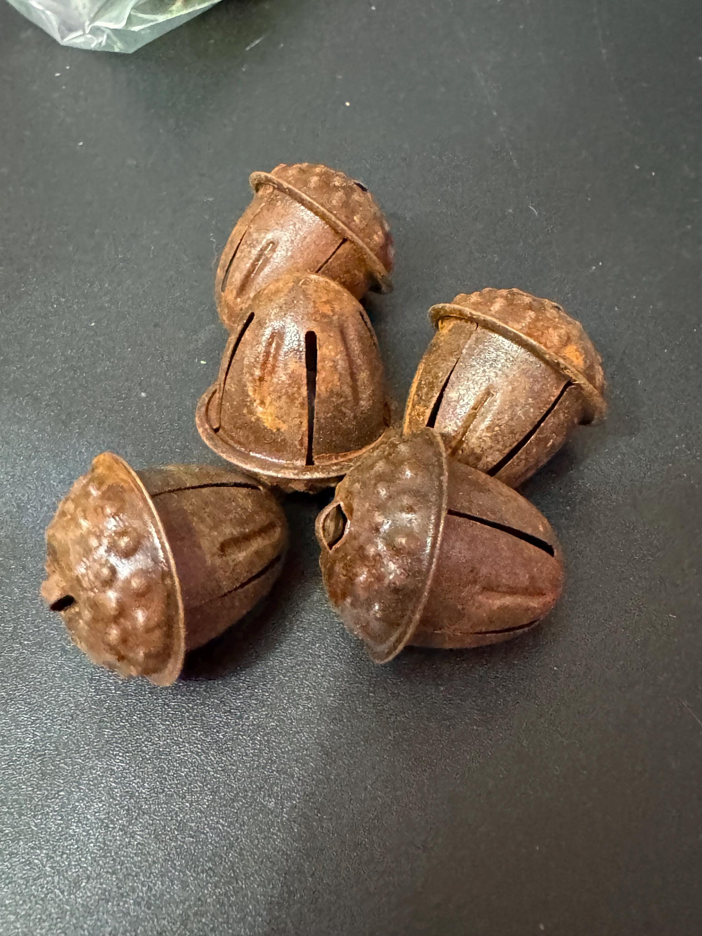 5 x Rusty puffy metal acorn rusted bells craft jingle bells for Christmas rustic craft