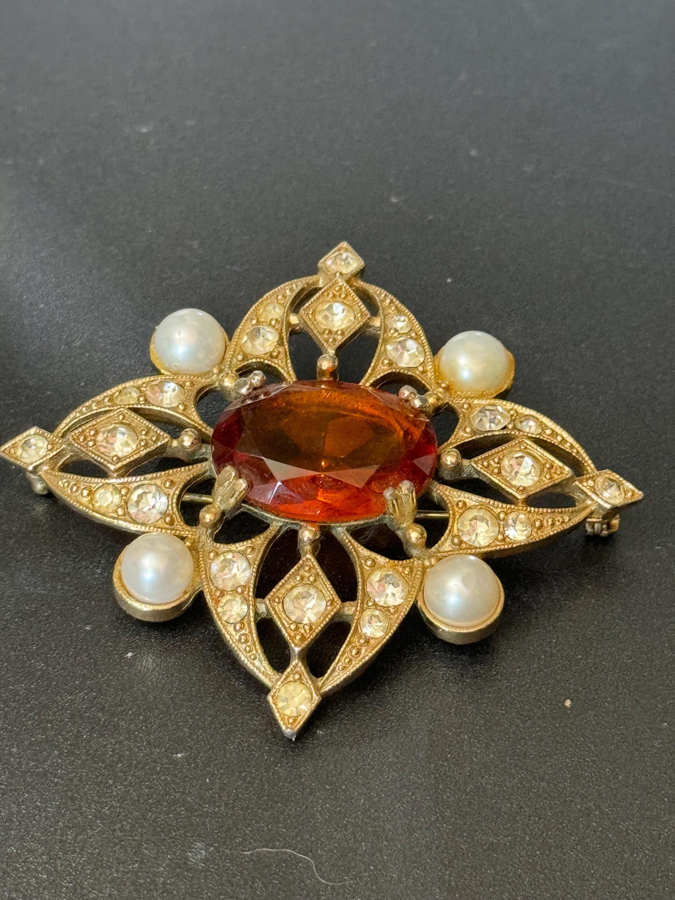 Signed Sarah Coventry Large 7cm gold tone faux pearl brooch with orange brown glass rhinestone