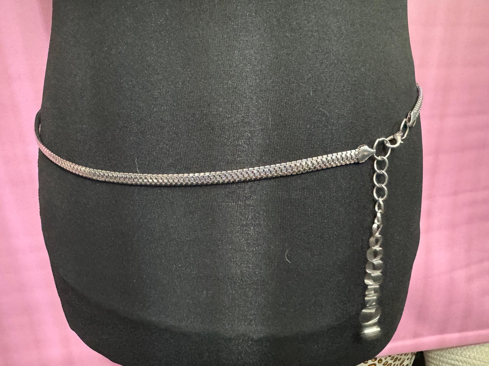 Size to 105cm retro metal silver tone adjustable slinky slim chain belt