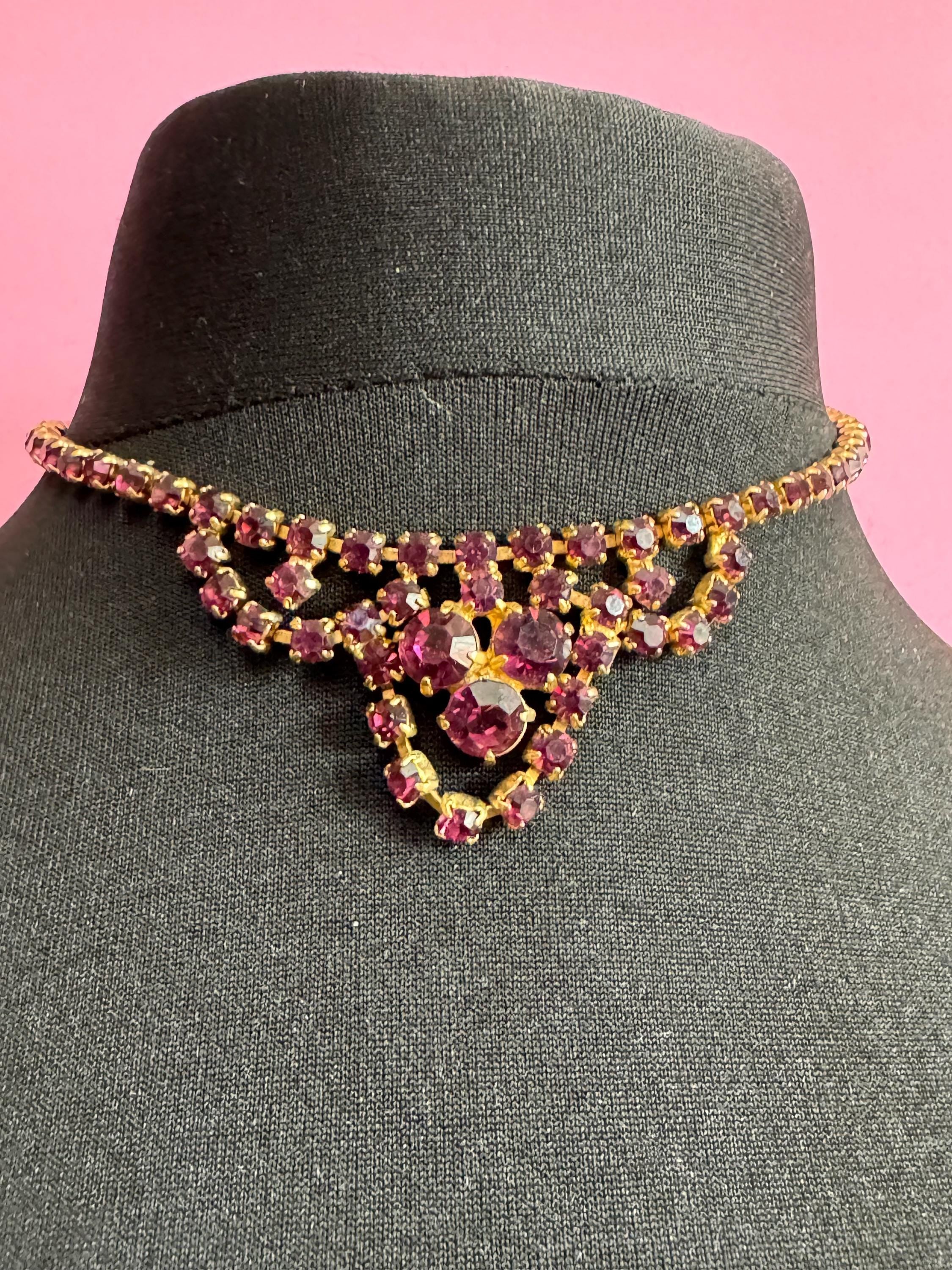 Petite 39.5 Vintage Amethyst Purple Glass Rhinestone Diamanté Paste bib Necklace Choker Mid Century 1950s 1960s Gold Tone Metal