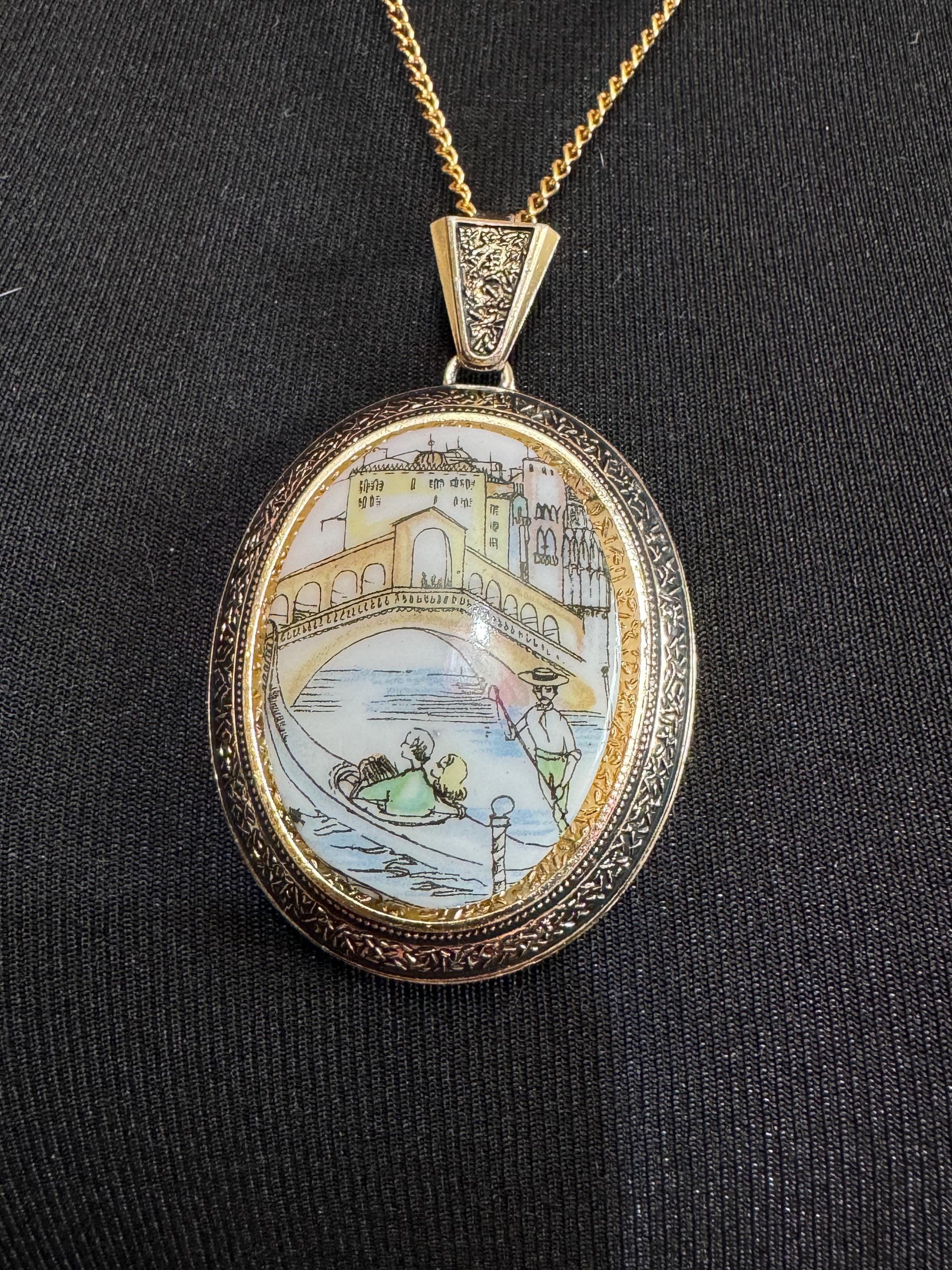 Mid century ceramic printed gondola under bridge Italian scene souvenir pendant necklace on 60cm gold tone curb chain 1950s 60s