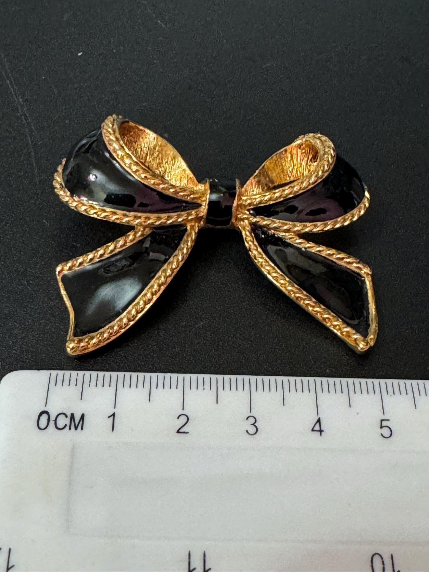 Signed JBK vintage gold plated black enamel classic bow style Scarf Clip ring