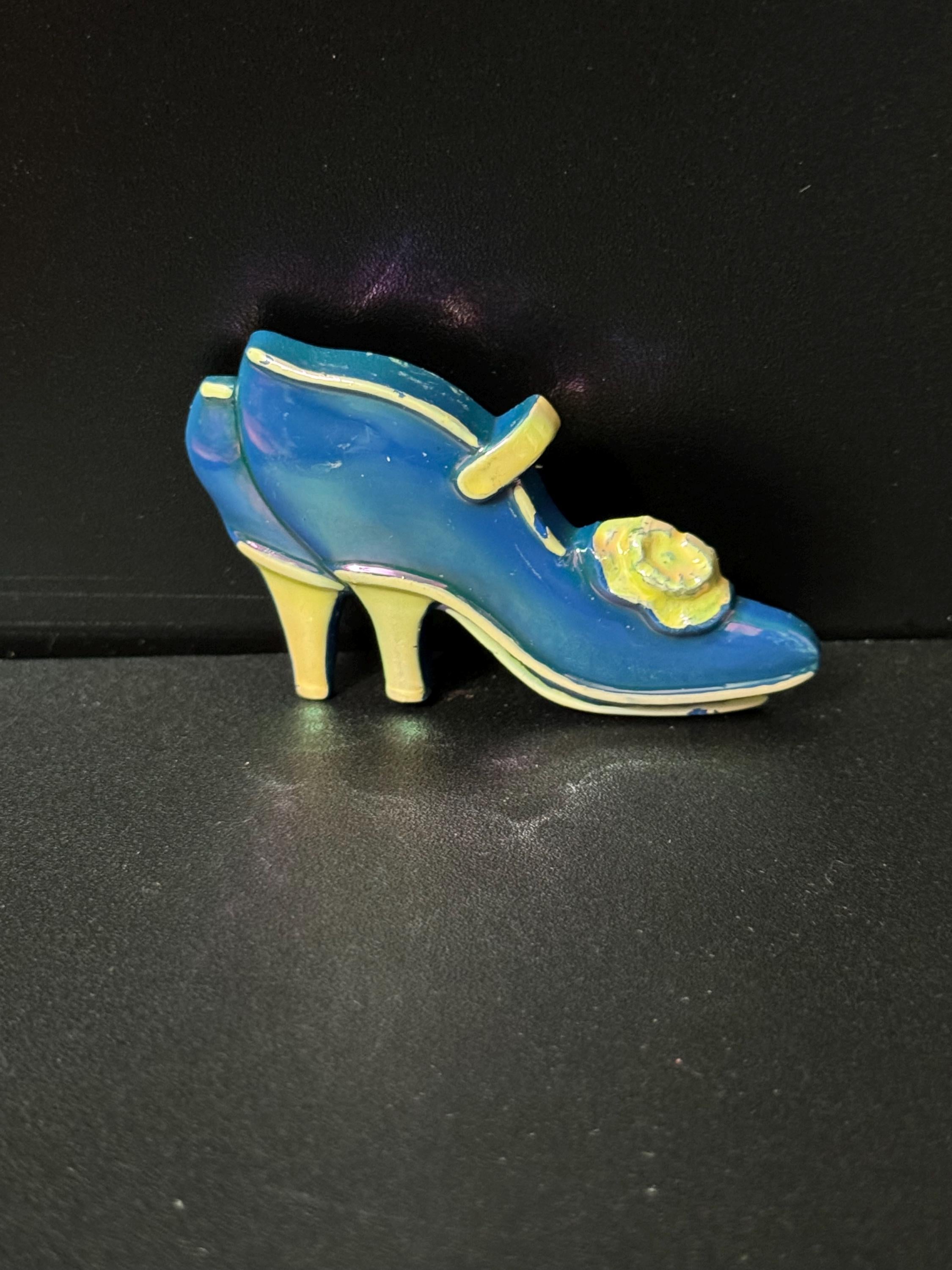 Novelty early plastic blue shoe brooch vintage French