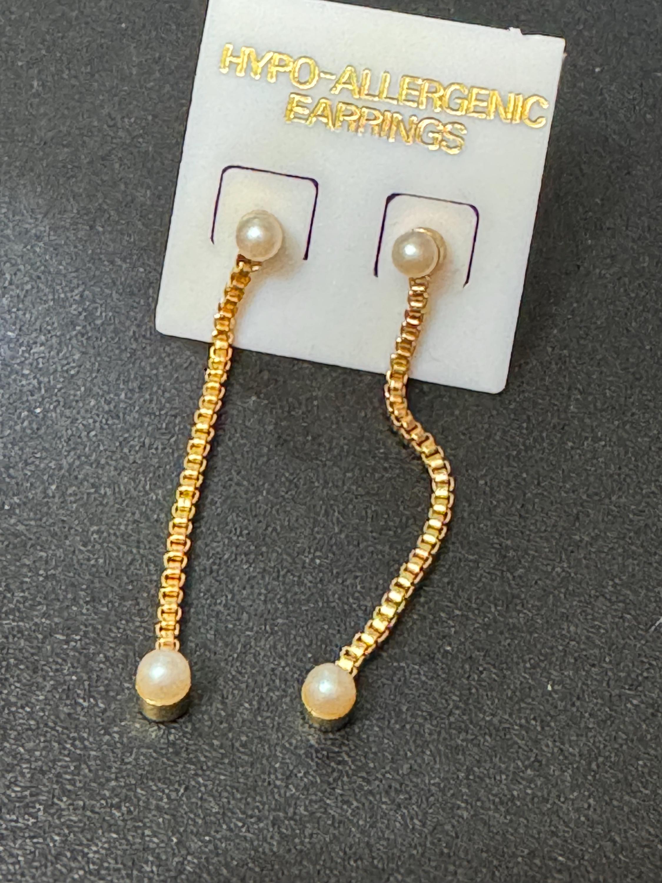 Vintage hypo allergenic gold tone faux pearl dainty dangly box chain earrings 1970s 80s