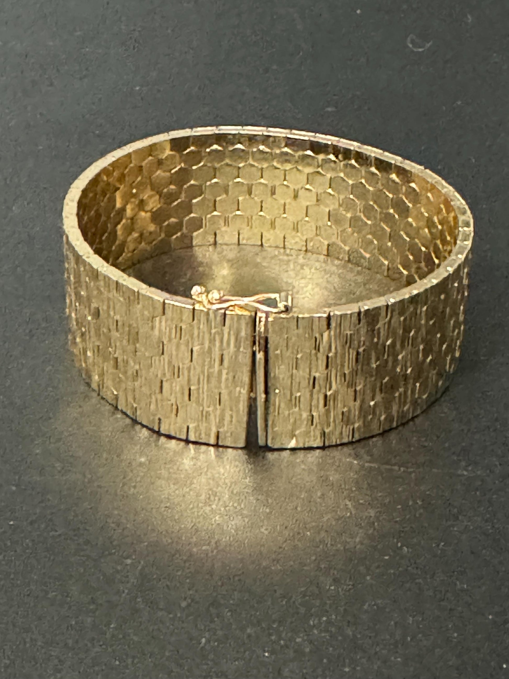 1970s articulated flat 18k gold plated cuff wrap bracelet 18cm long x 2cm wide Italian