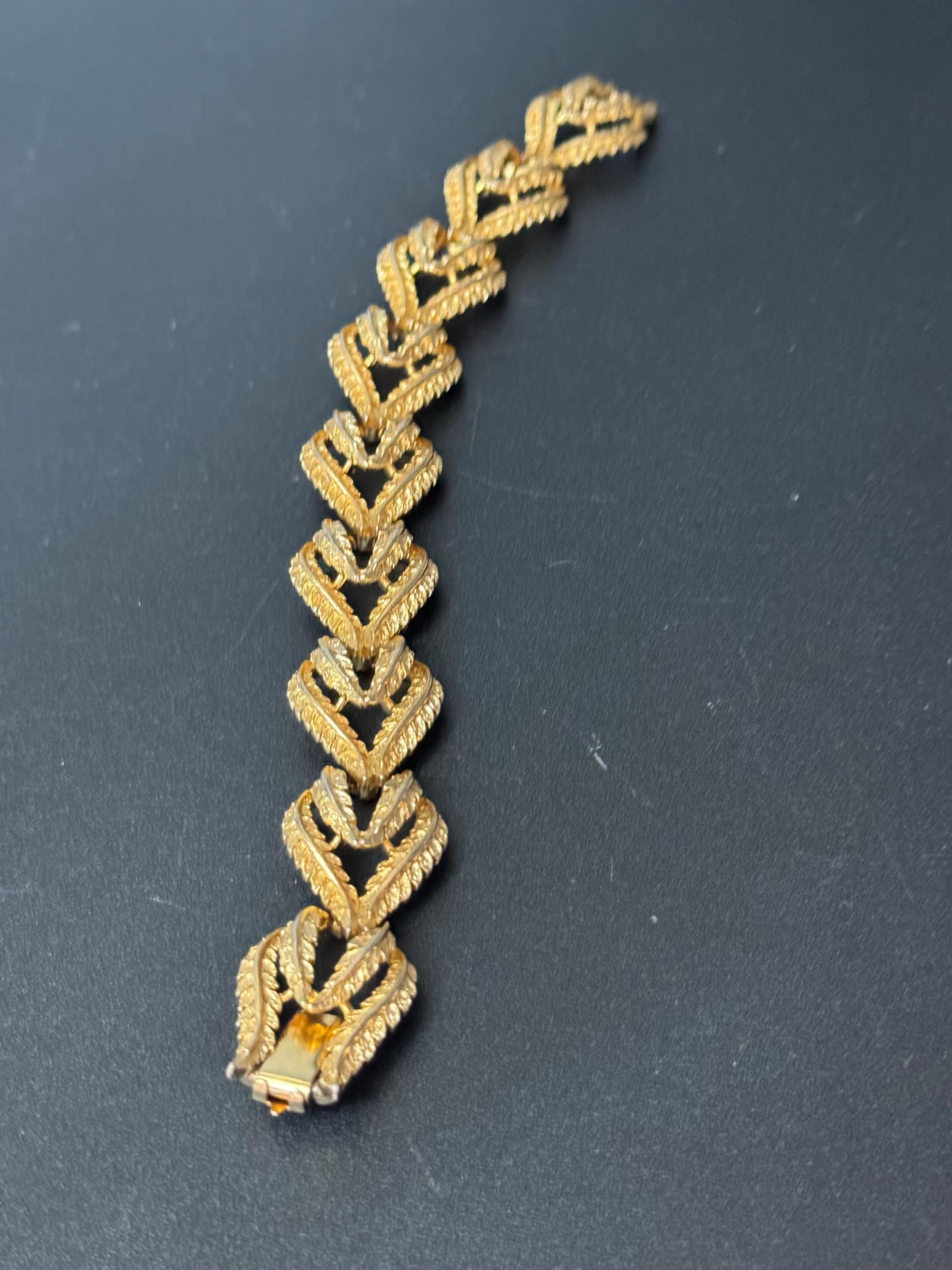 gold tone mid century floral Brushed leaf bracelet 20 x 2cm