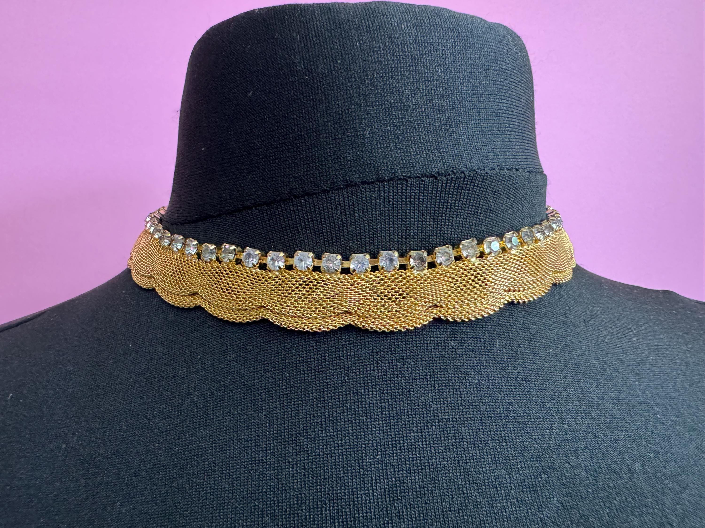 Vintage gold tone Clear glass diamanté modernist design wide mesh choker necklace scalloped