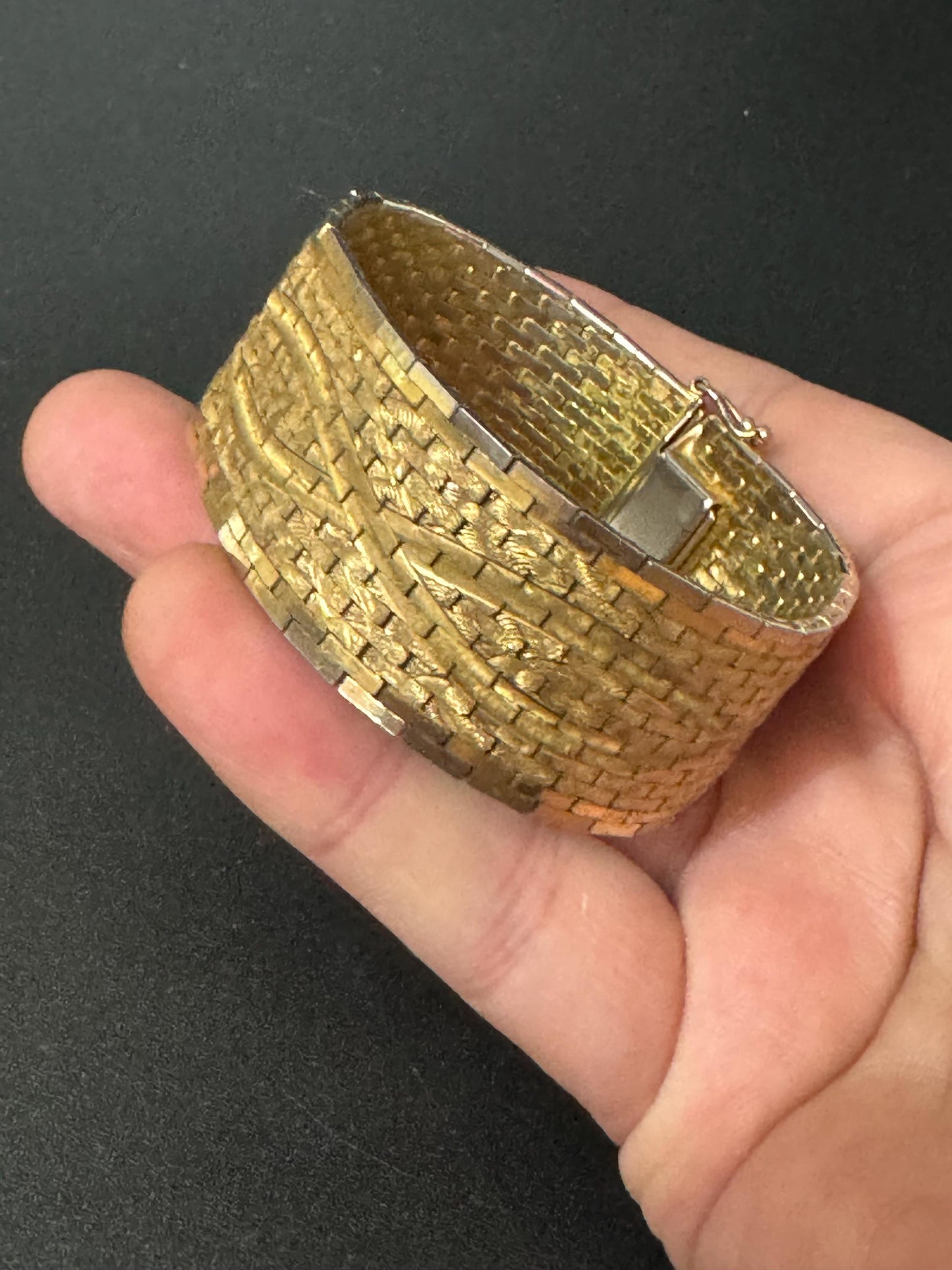 1970s articulated flat stamped Italy plaque gold plated cuff wrap bracelet 19.5cm long x 3cm Italian good condition