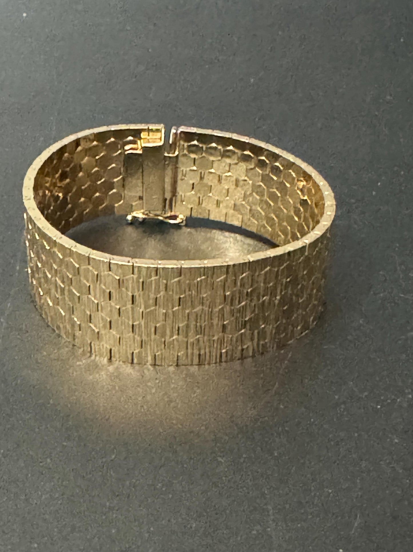 1970s articulated flat 18k gold plated cuff wrap bracelet 18cm long x 2cm wide Italian