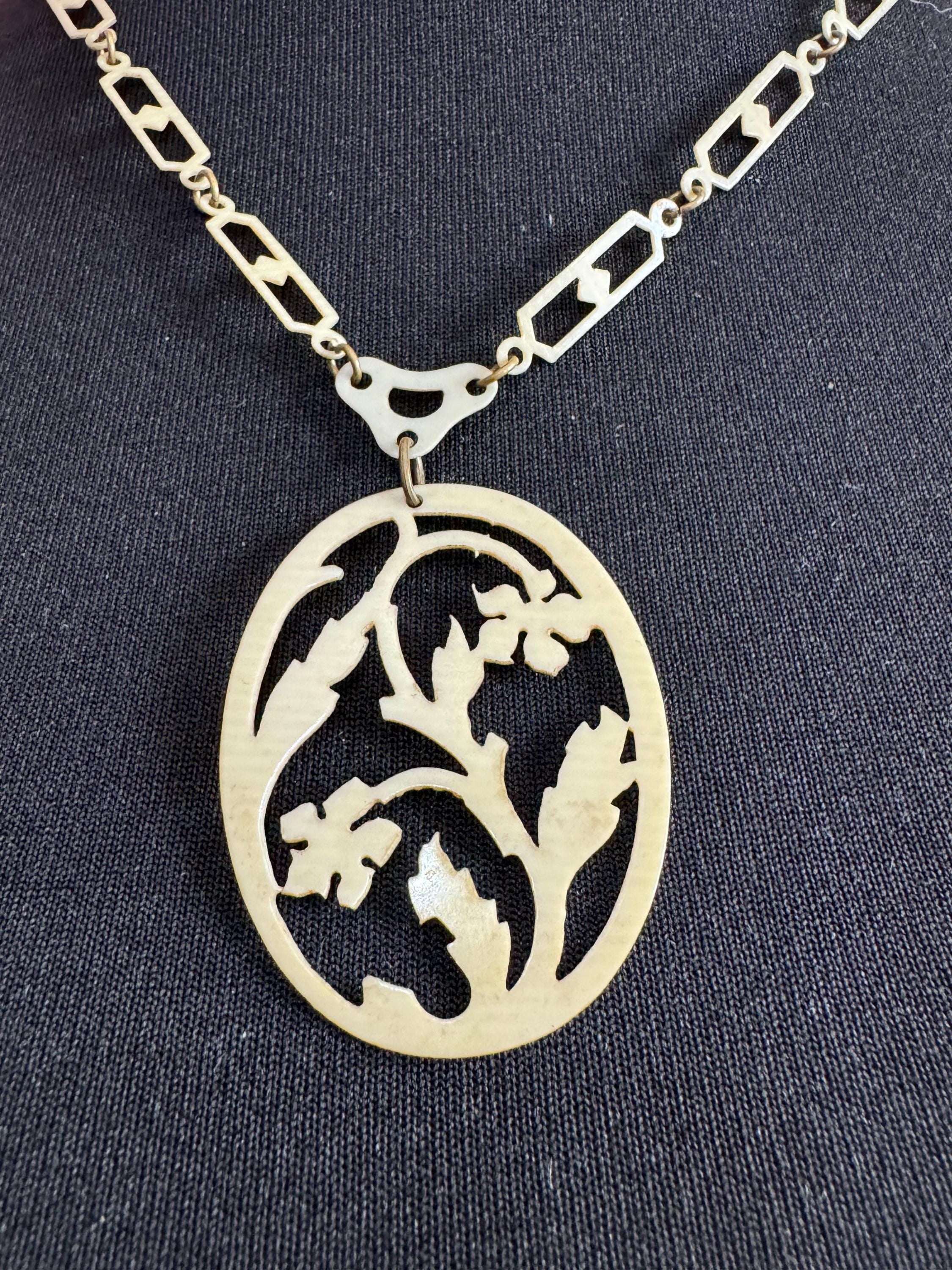 True Art Deco pendant necklace cream thin celluloid early plastic cut out floral motif 52cm