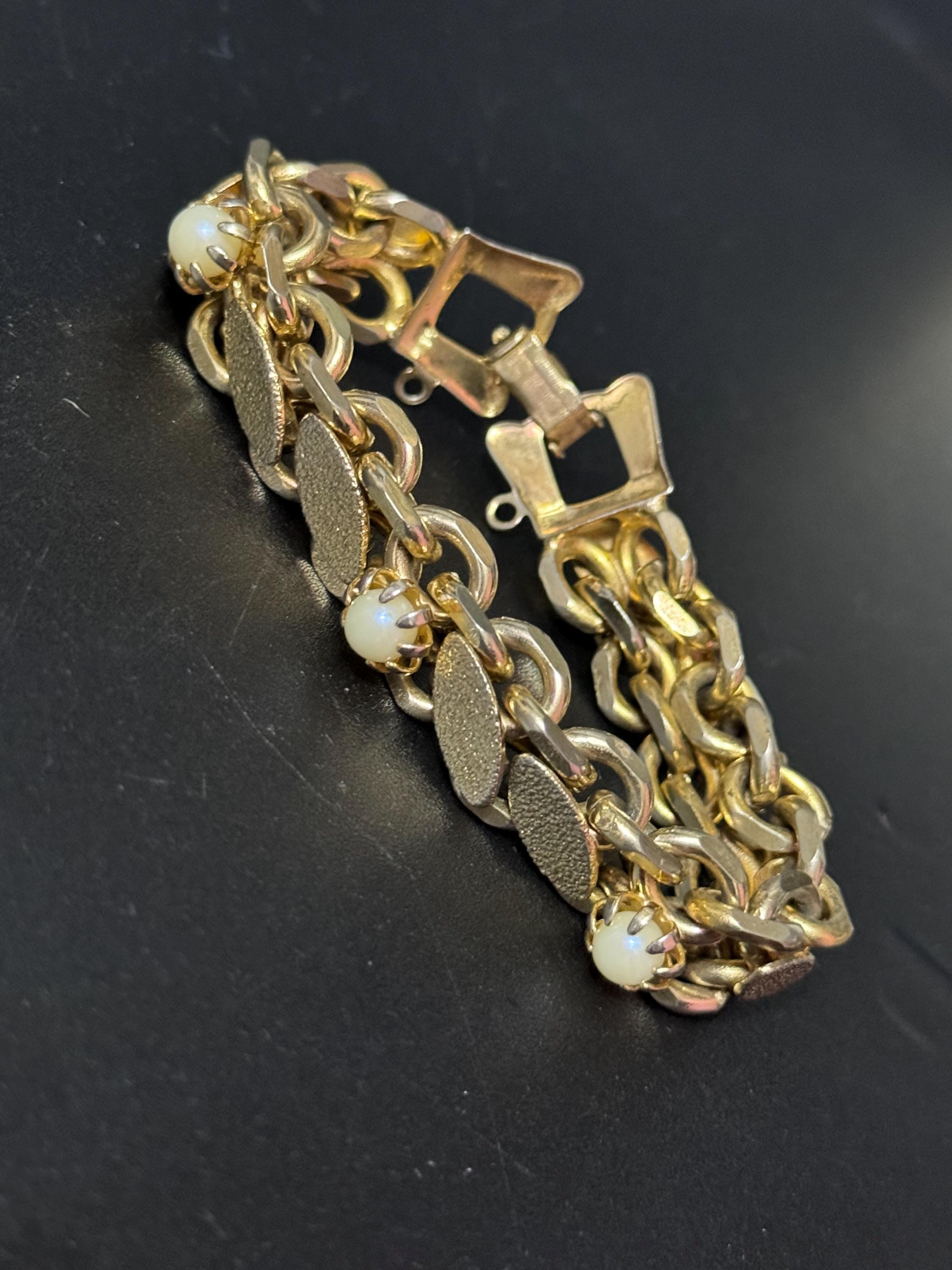 Vintage ladies champagne gold tone Chain Link faux white pearl modernist bracelet 19cm mid century