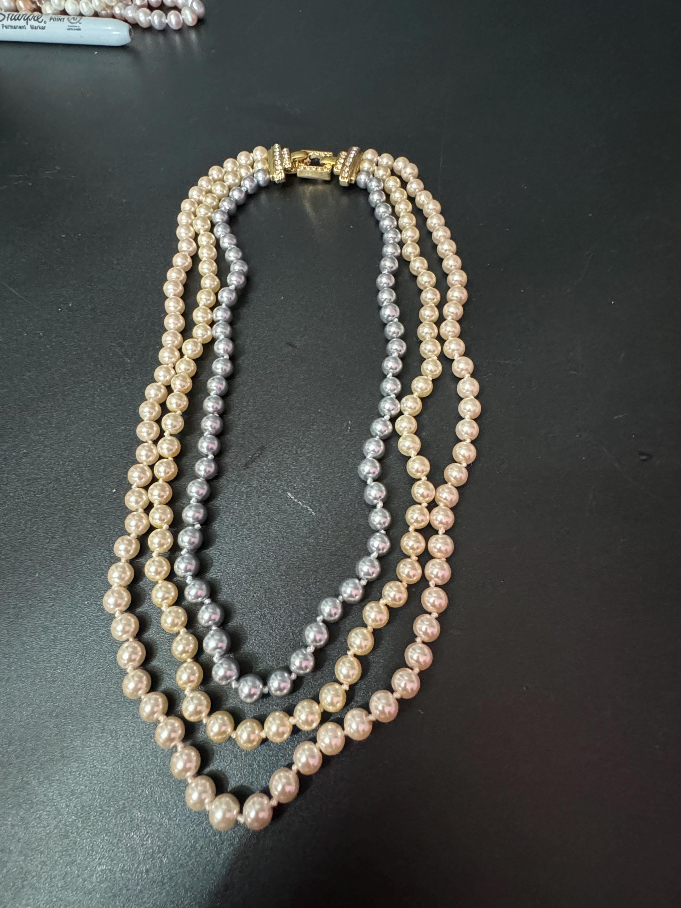 High end retro 3 row triple strand glass cream grey knotted glass Pearl necklace 45cm geometric gold tone diamanté clasp