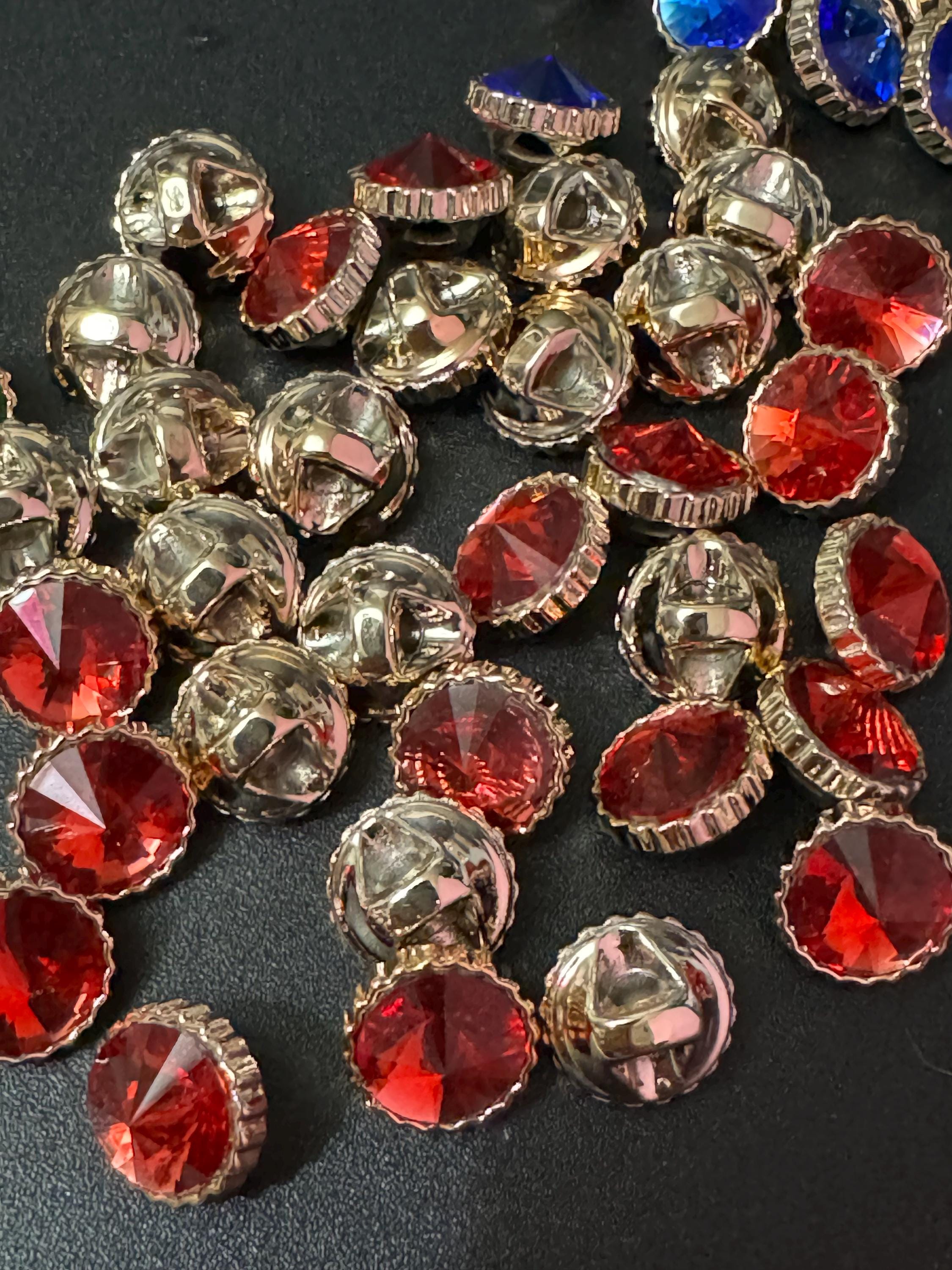 Pack 10 12mm RUBY RED Rivoli diamond acrylic Crystal plastic buttons gold tone