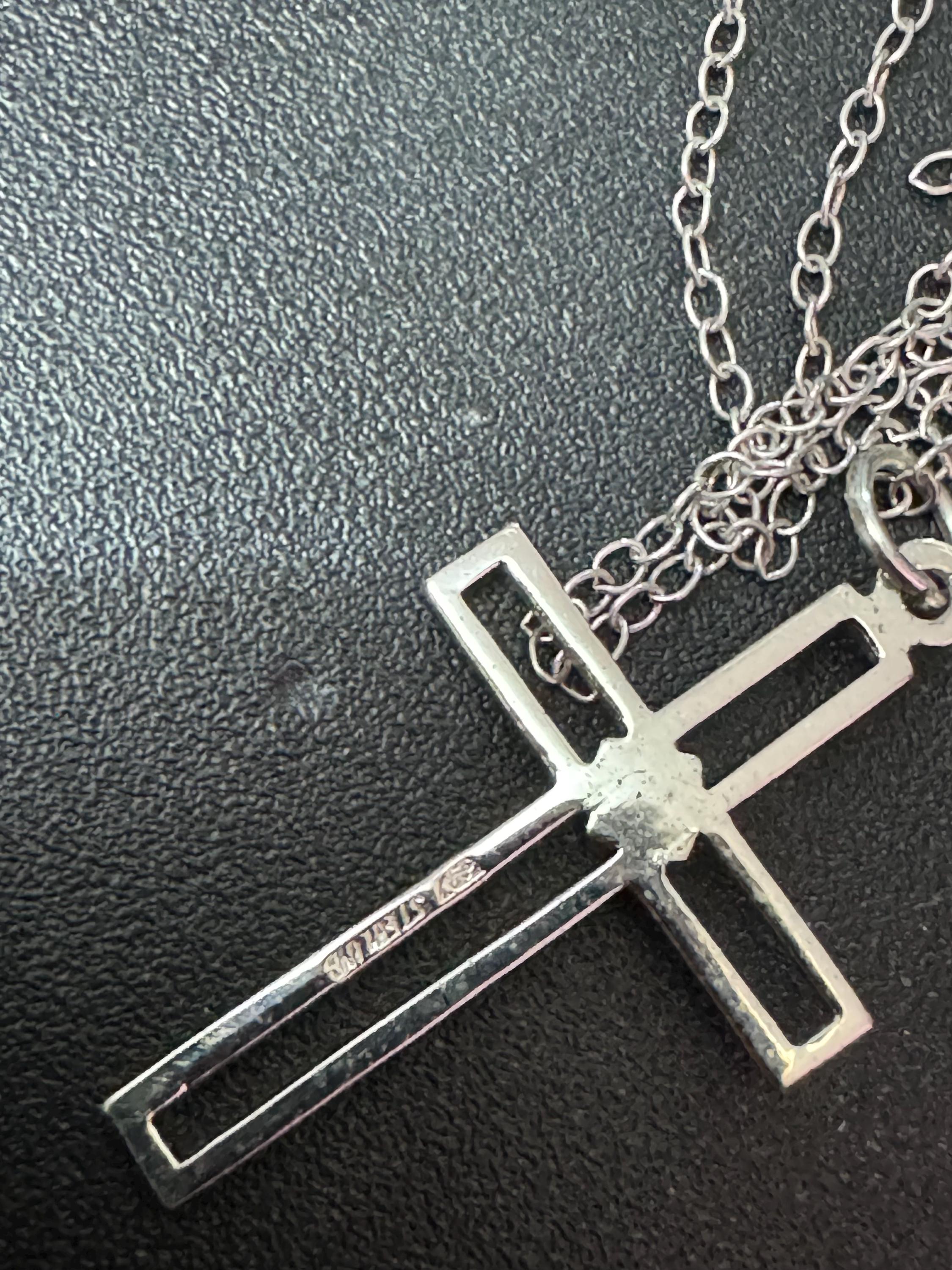 Dainty 925 Sterling silver diamante religious 3cm cross pendant necklace on a 44cm fine chain