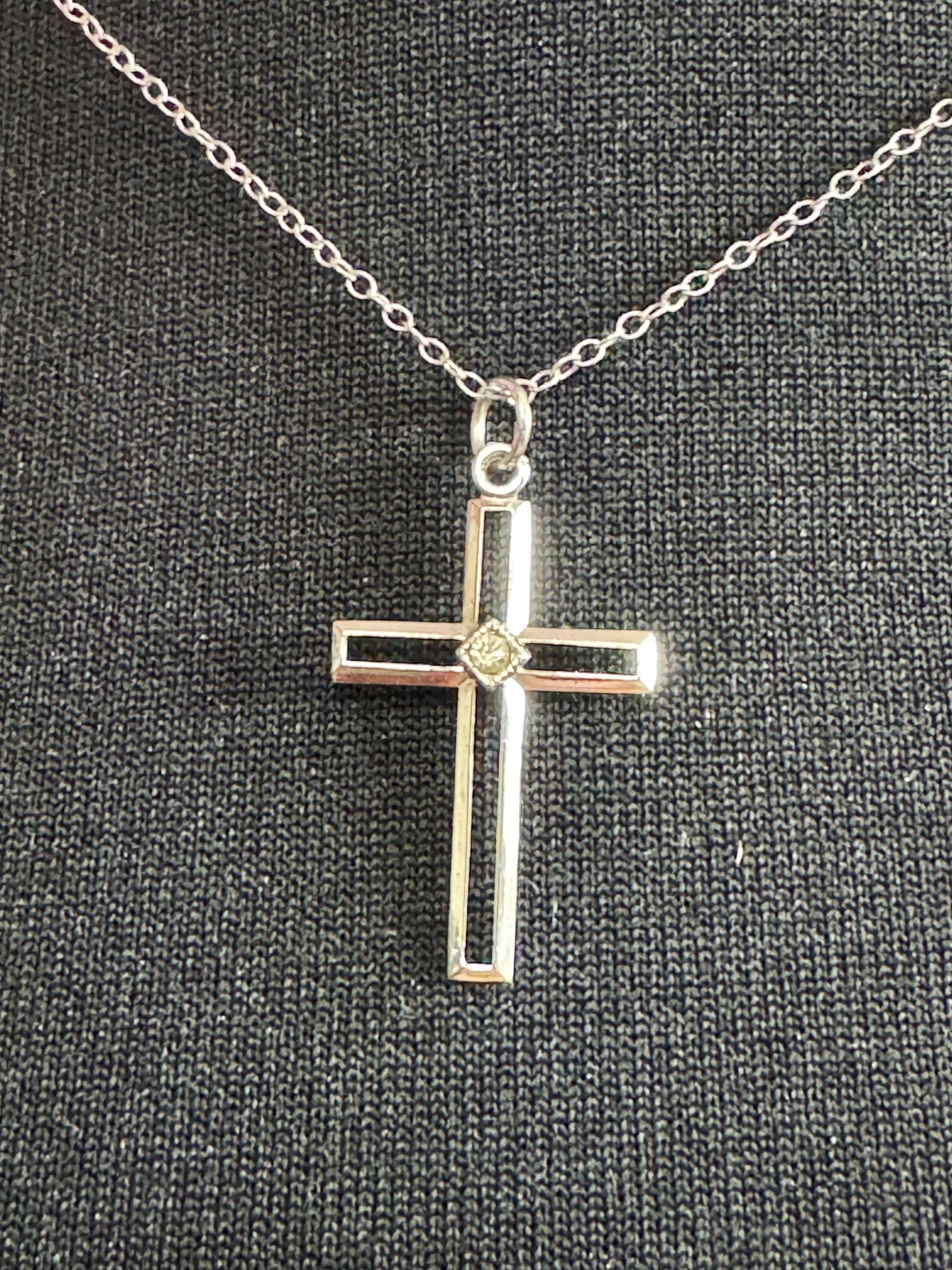 Dainty 925 Sterling silver diamante religious 3cm cross pendant necklace on a 44cm fine chain