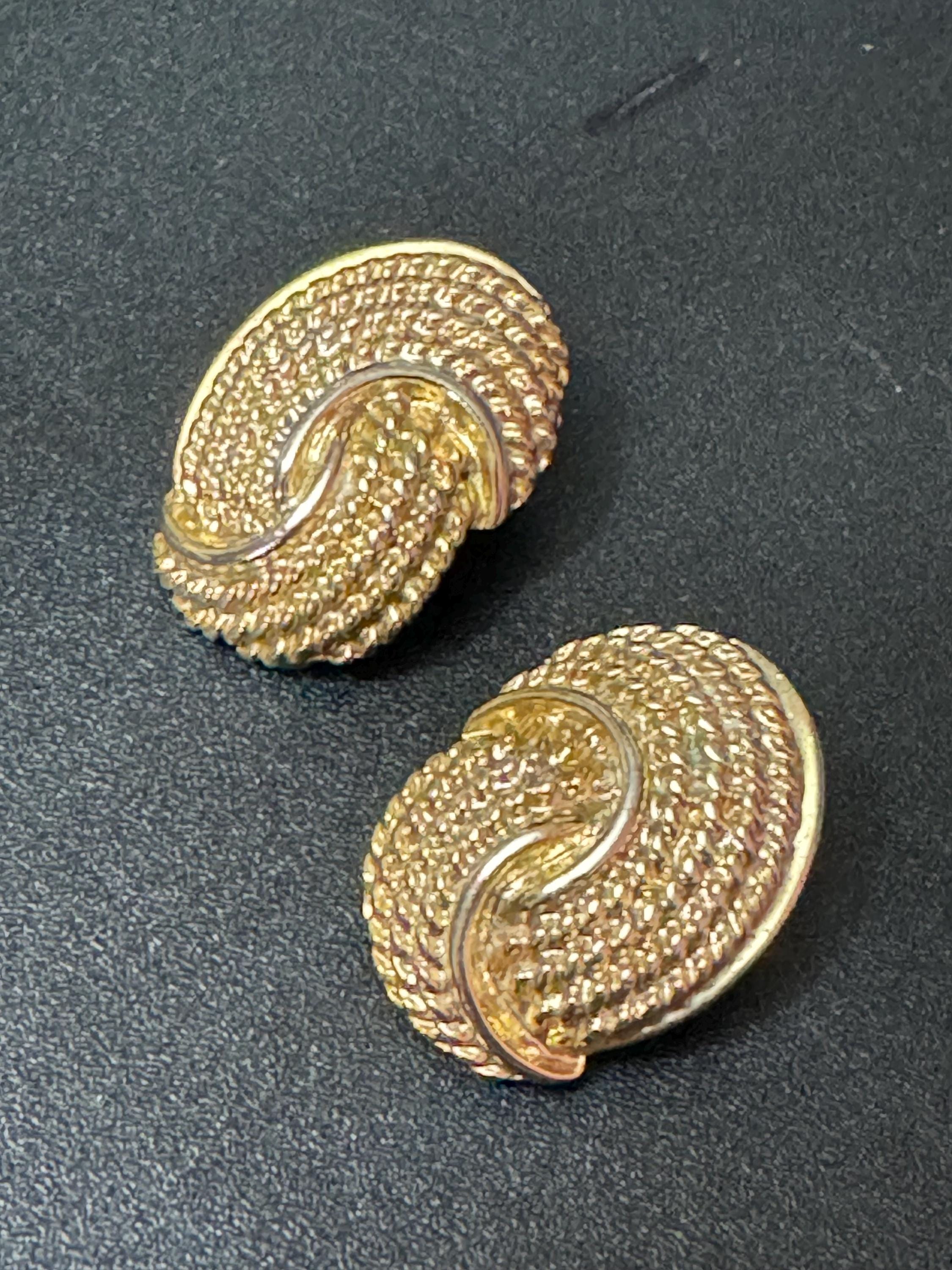 nautical rope edge swirl knot clip on earrings Vintage gold tone