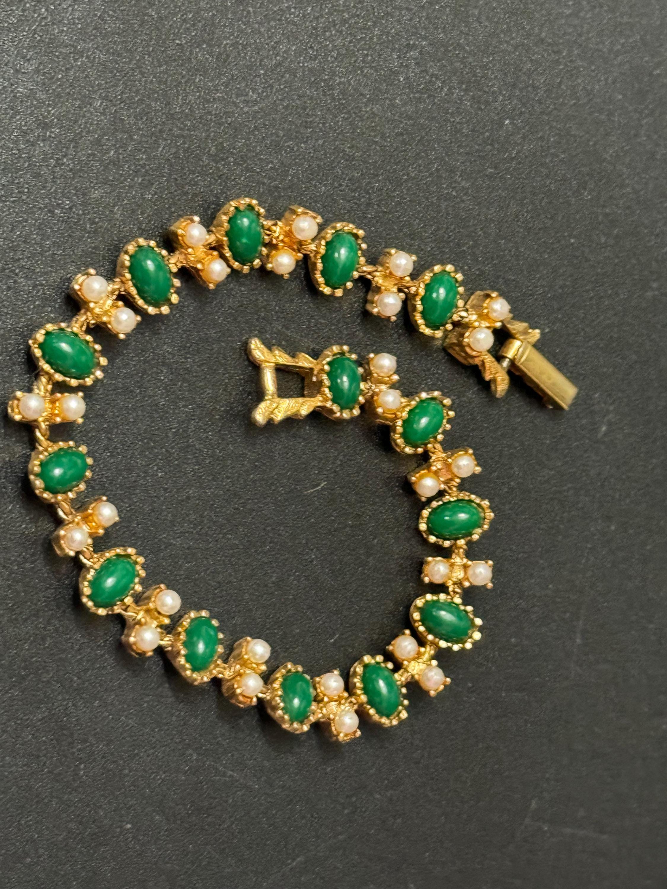 Signed Sarah Coventry Vintage gold tone seed pearl and green cabochon bracelet 19.5cm