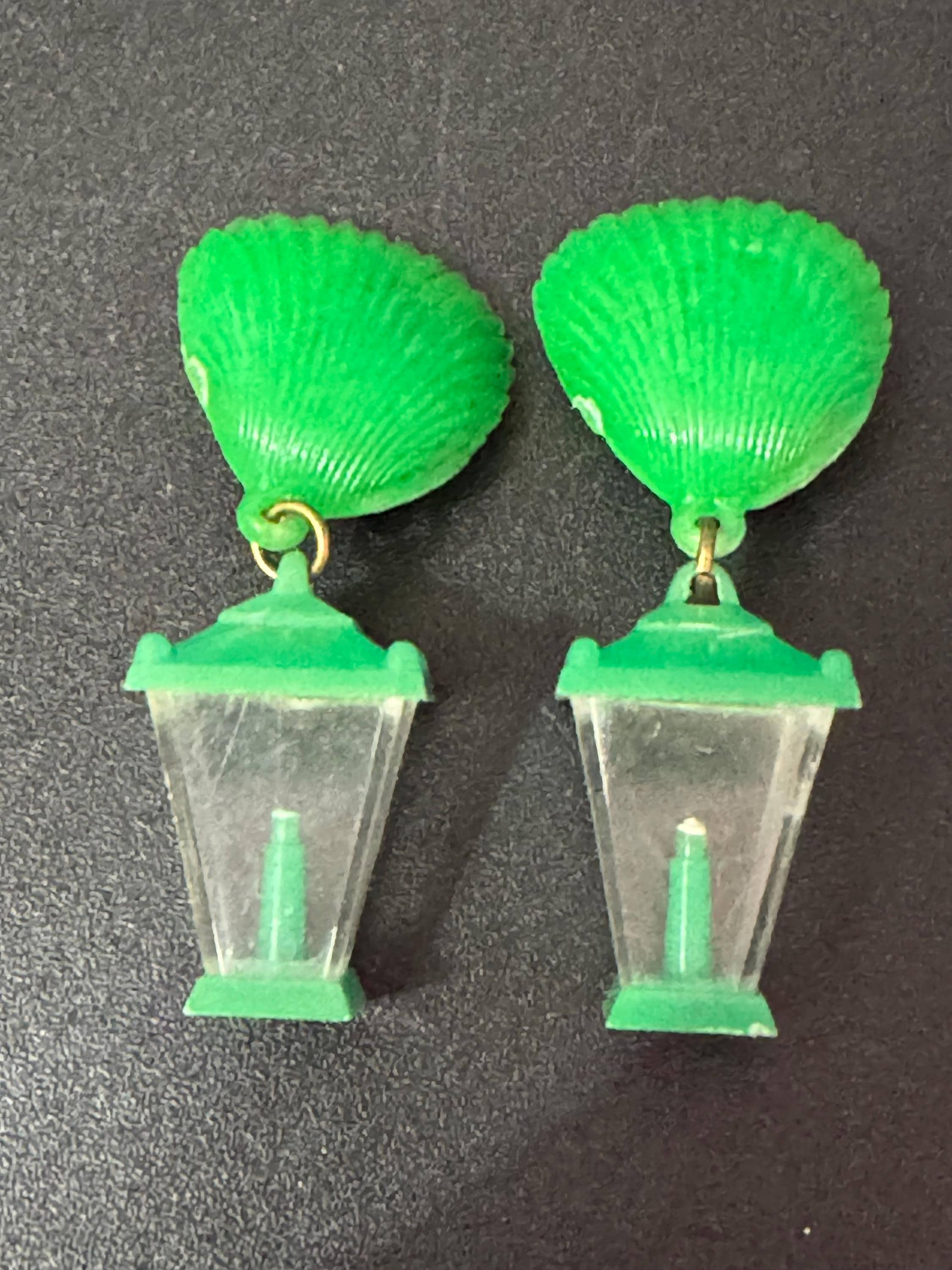 Vintage bright green seashell kitsch lantern light clip on earrings early plastic 5cm Hong Kong