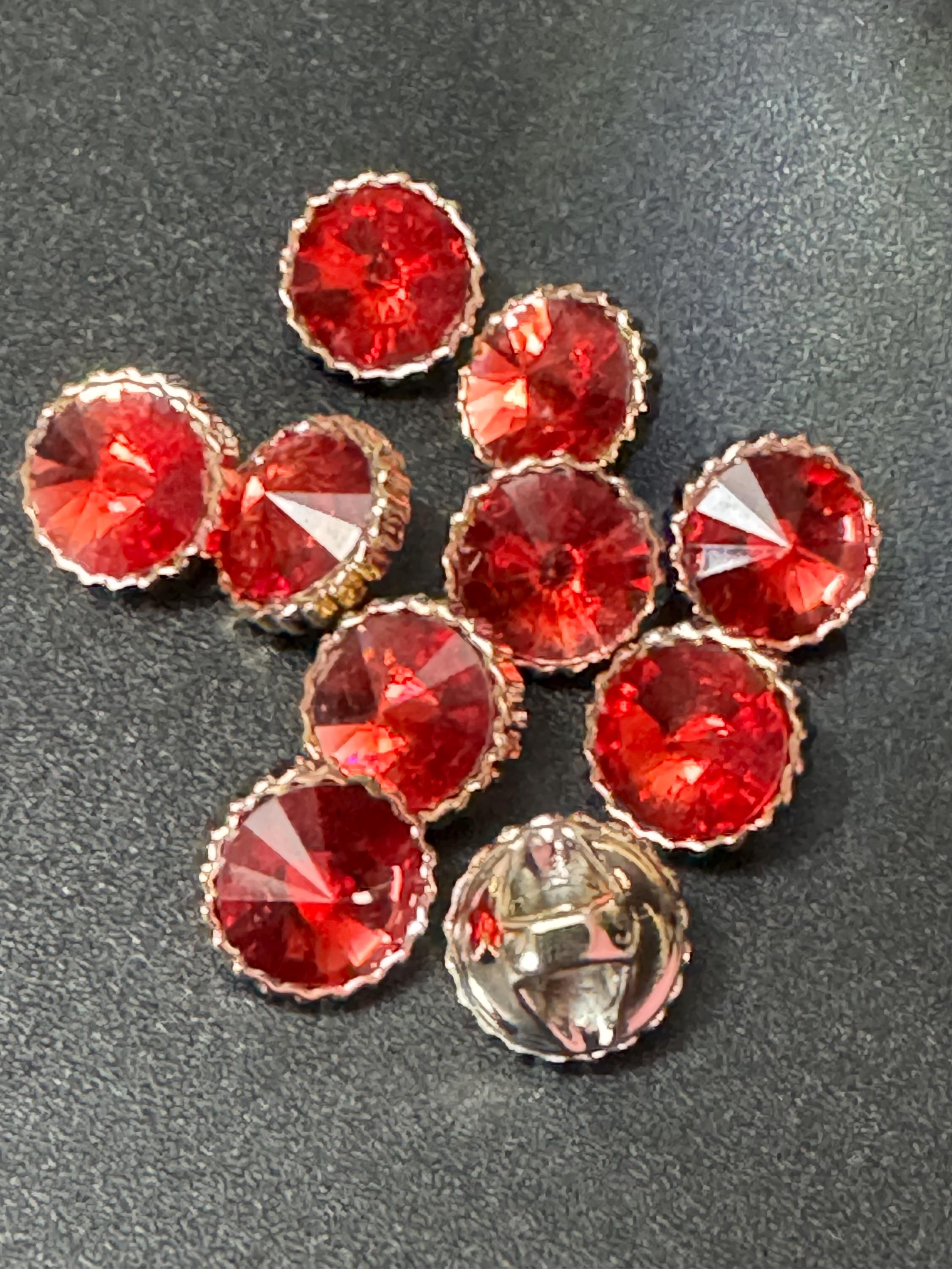 Pack 10 12mm RUBY RED Rivoli diamond acrylic Crystal plastic buttons gold tone