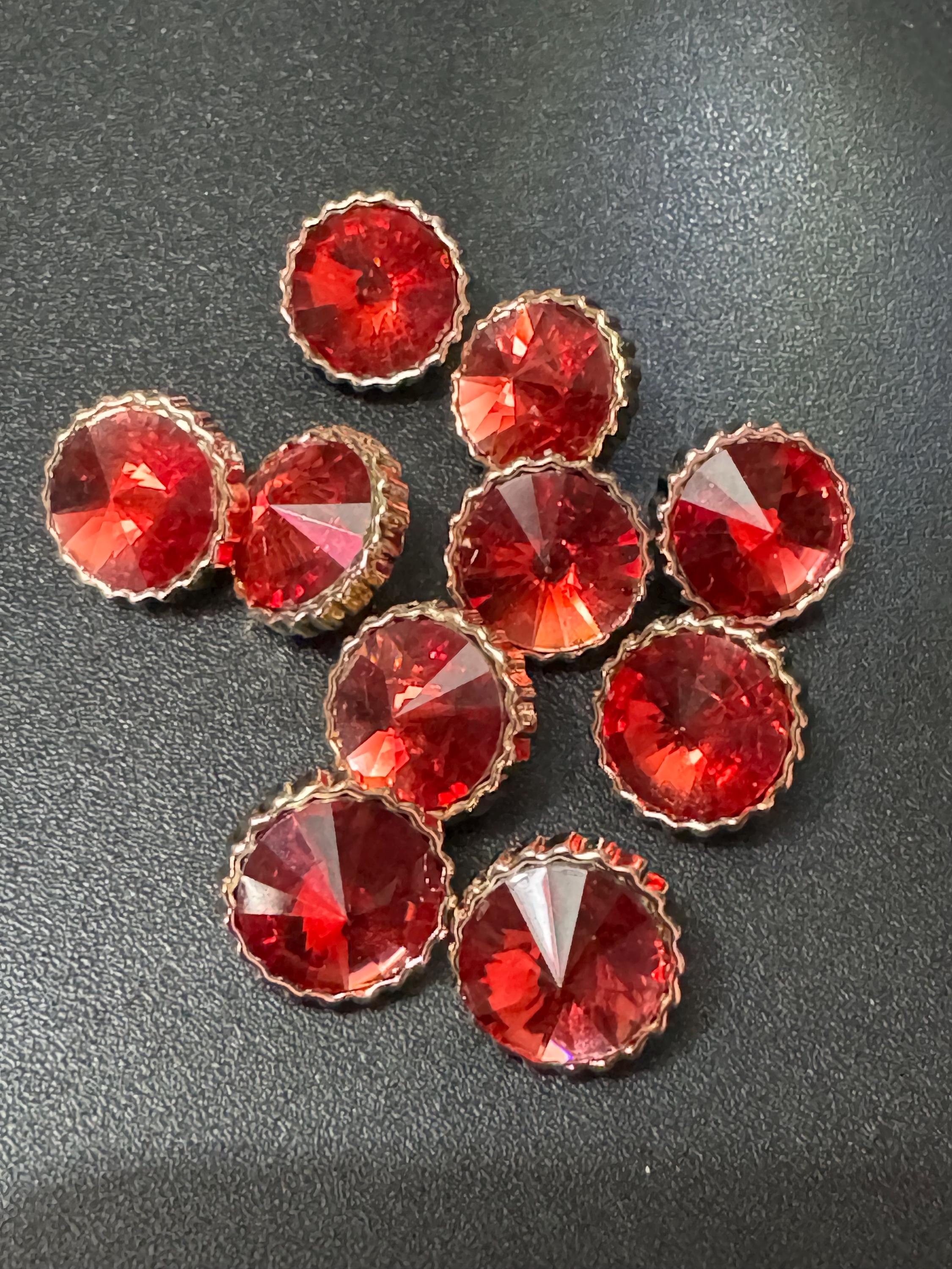 Pack 10 12mm RUBY RED Rivoli diamond acrylic Crystal plastic buttons gold tone