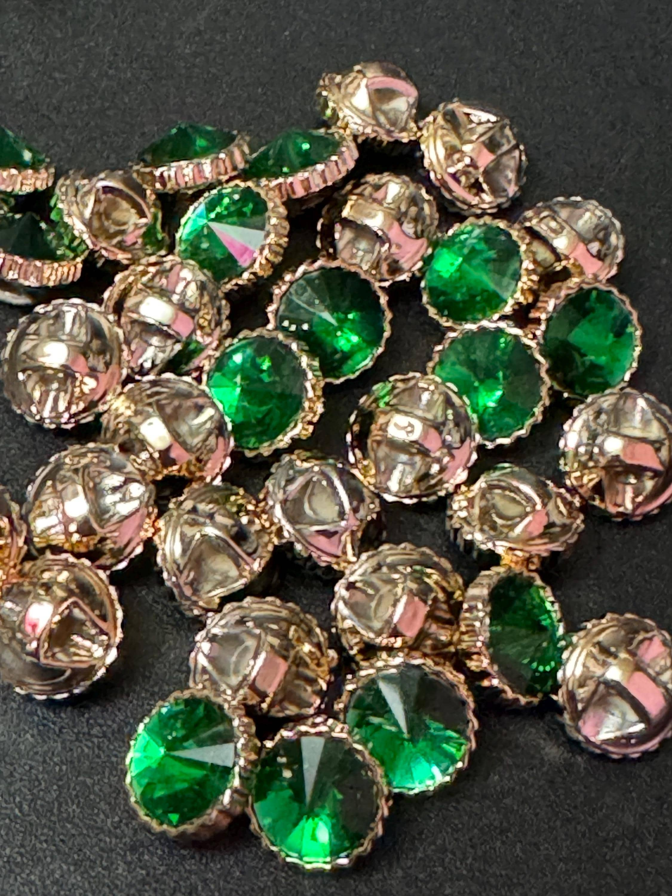 Pack 10 12mm EMERALD GREEN Rivoli diamond acrylic Crystal plastic buttons gold tone