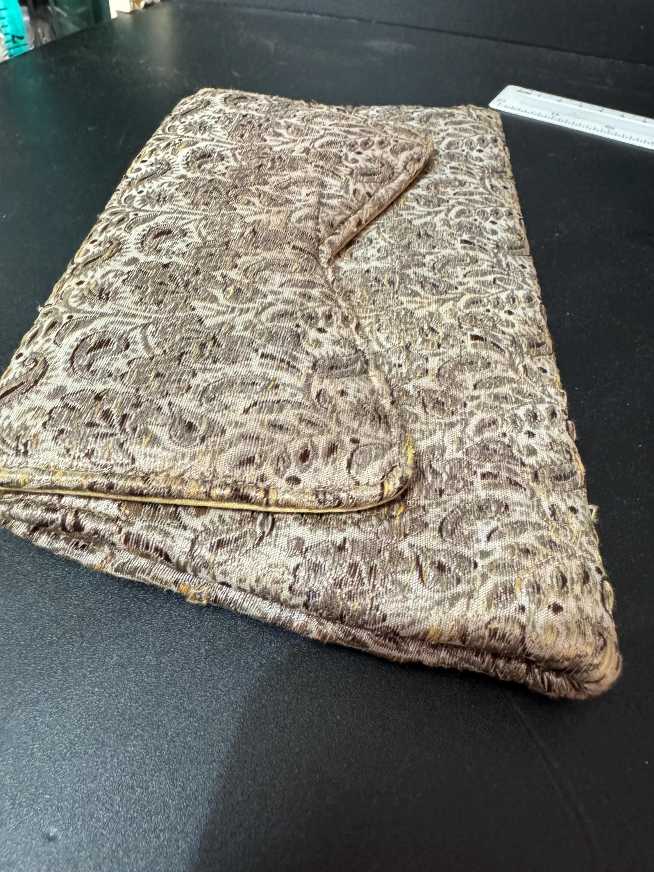 Vintage 1920s art deco beige Silk Brocade clutch Bag evening purse reverse handle