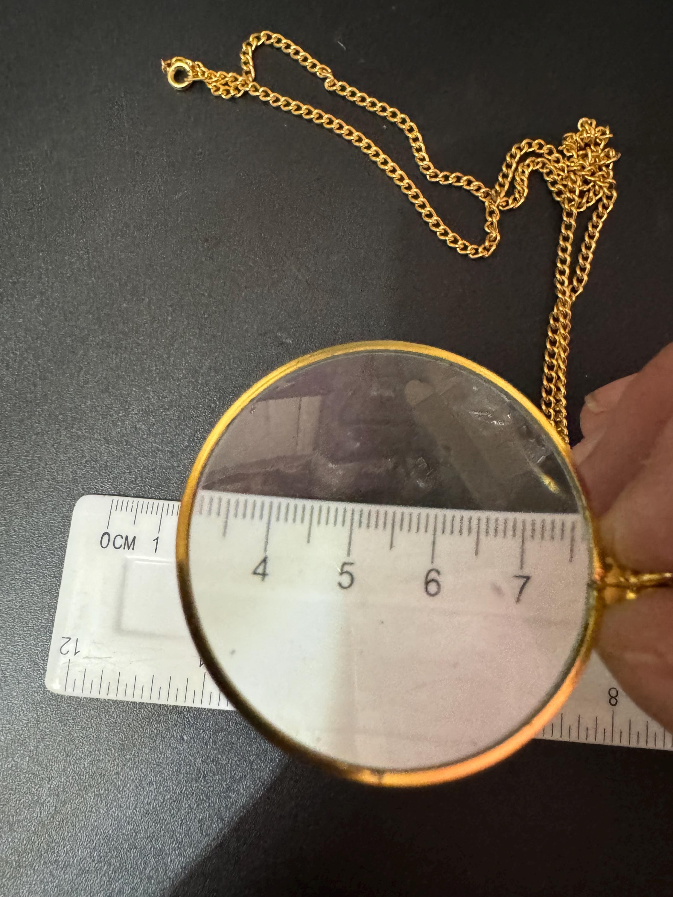 Vintage gold tone 4cm round eye glass glasses magnifier pendant necklace jewellers loupe