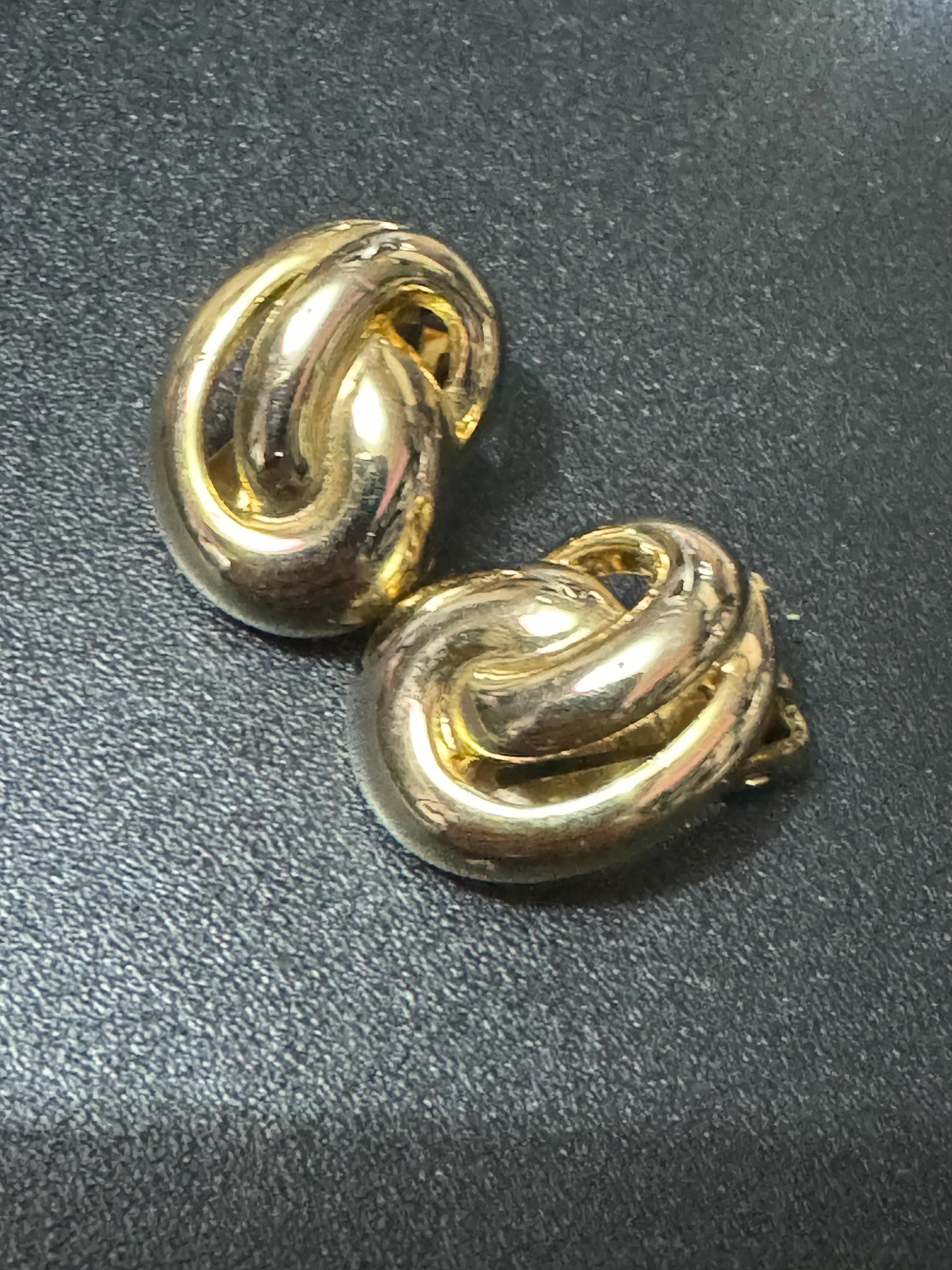 Small Signed SOLIEL Vintage 1980s gold tone clip on modernist knot earrings