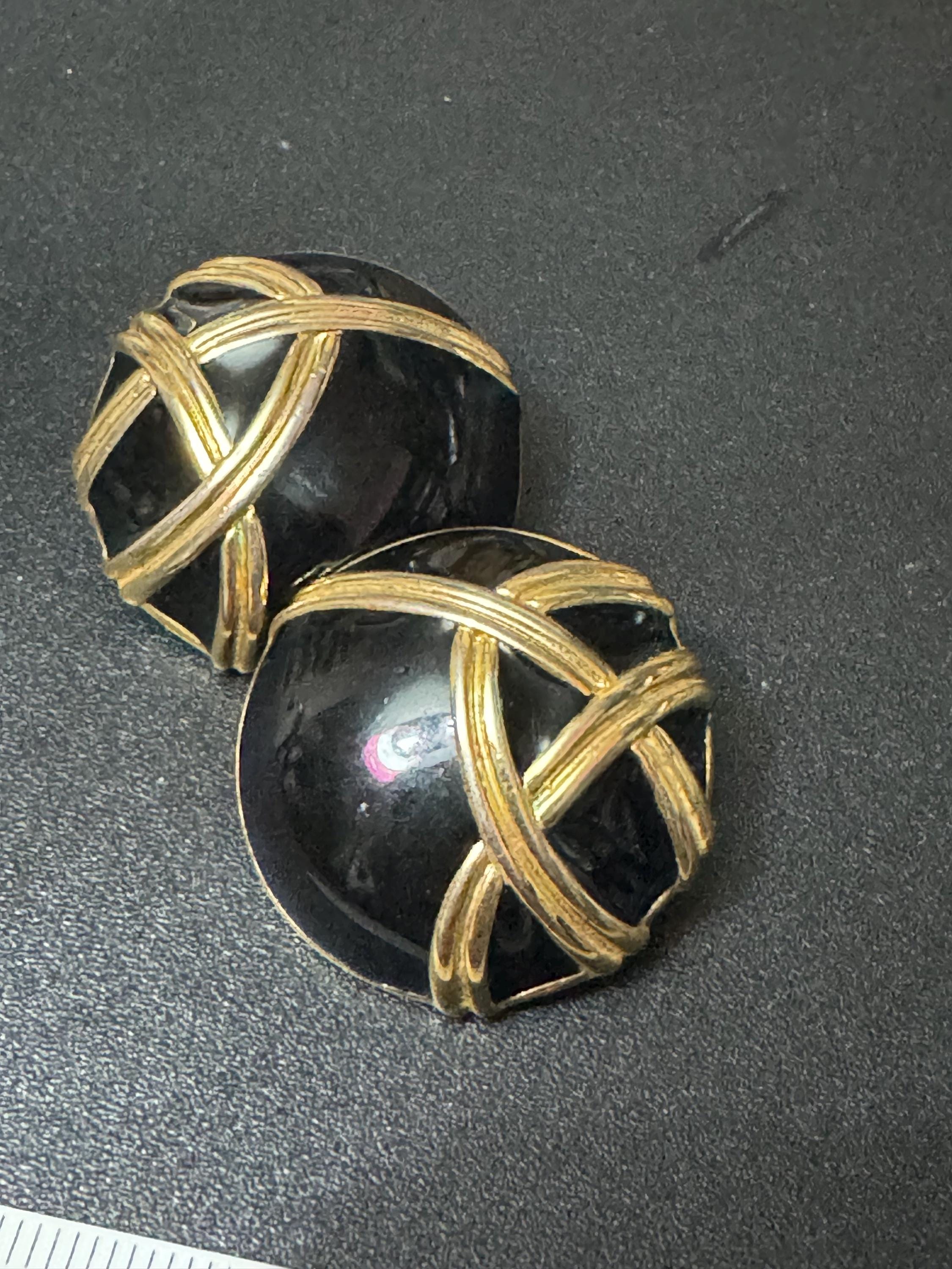 Signed SOLIEL clip on stud dome earrings 1980s gold tone black enamel statement designer