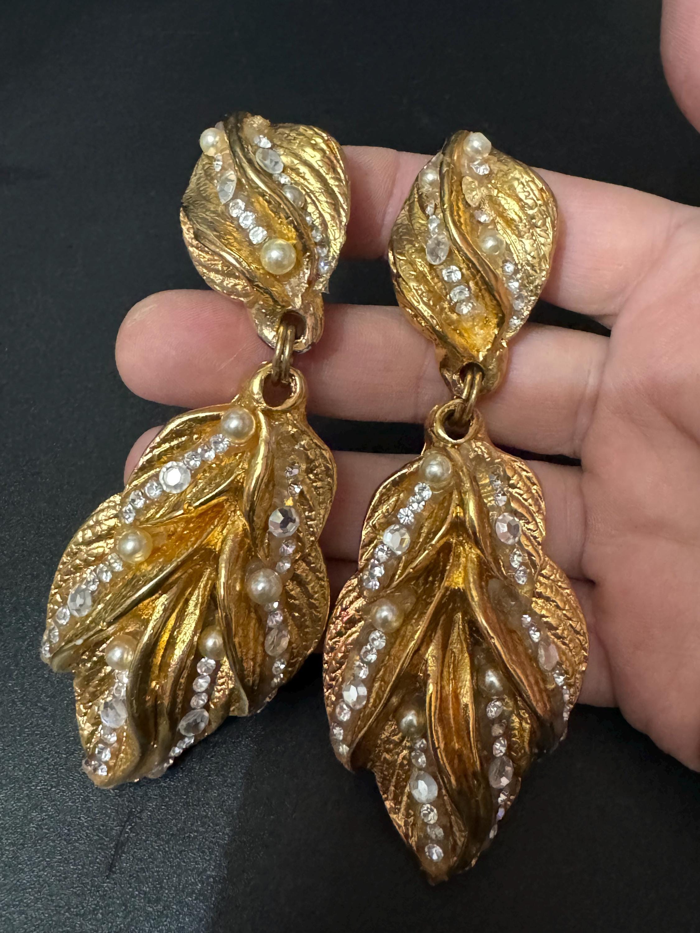 Huge 10cm Jacky De G designer gold tone oversized door knocker leaf design drop clip on earrings with faux pearls and rhinestones