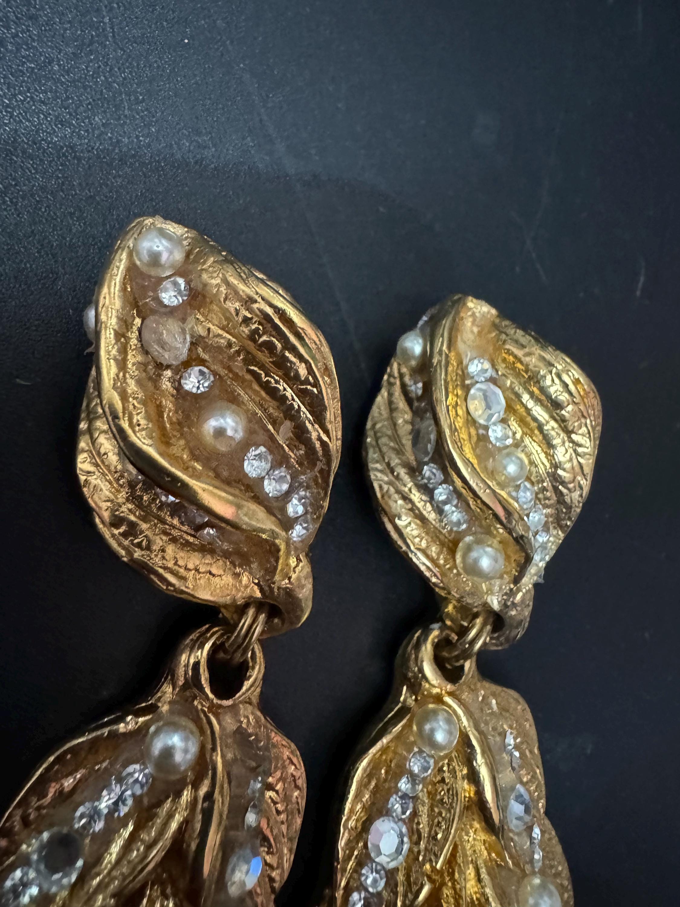 Huge 10cm Jacky De G designer gold tone oversized door knocker leaf design drop clip on earrings with faux pearls and rhinestones