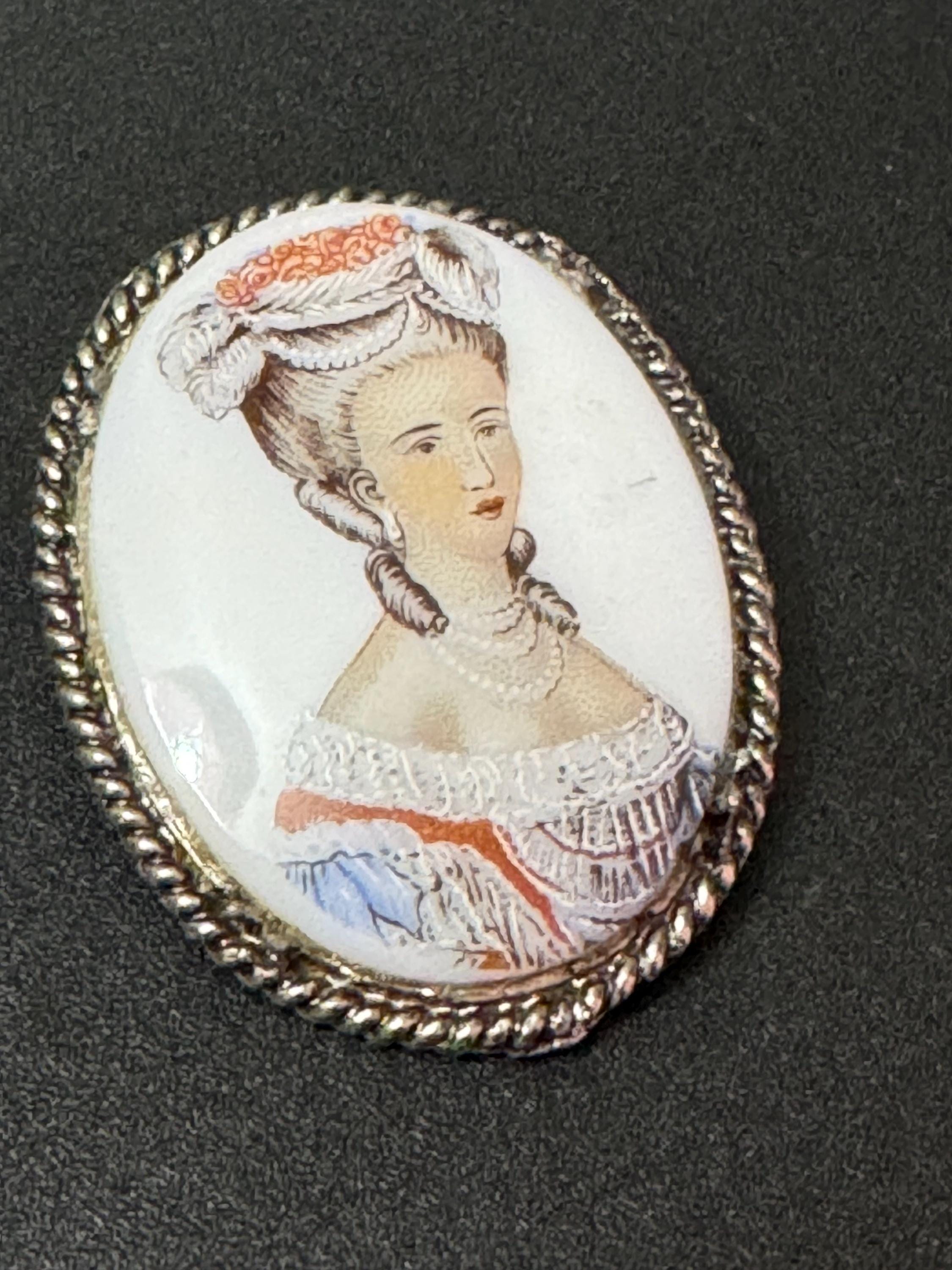 Vintage porcelain china large oval cameo lady brooch