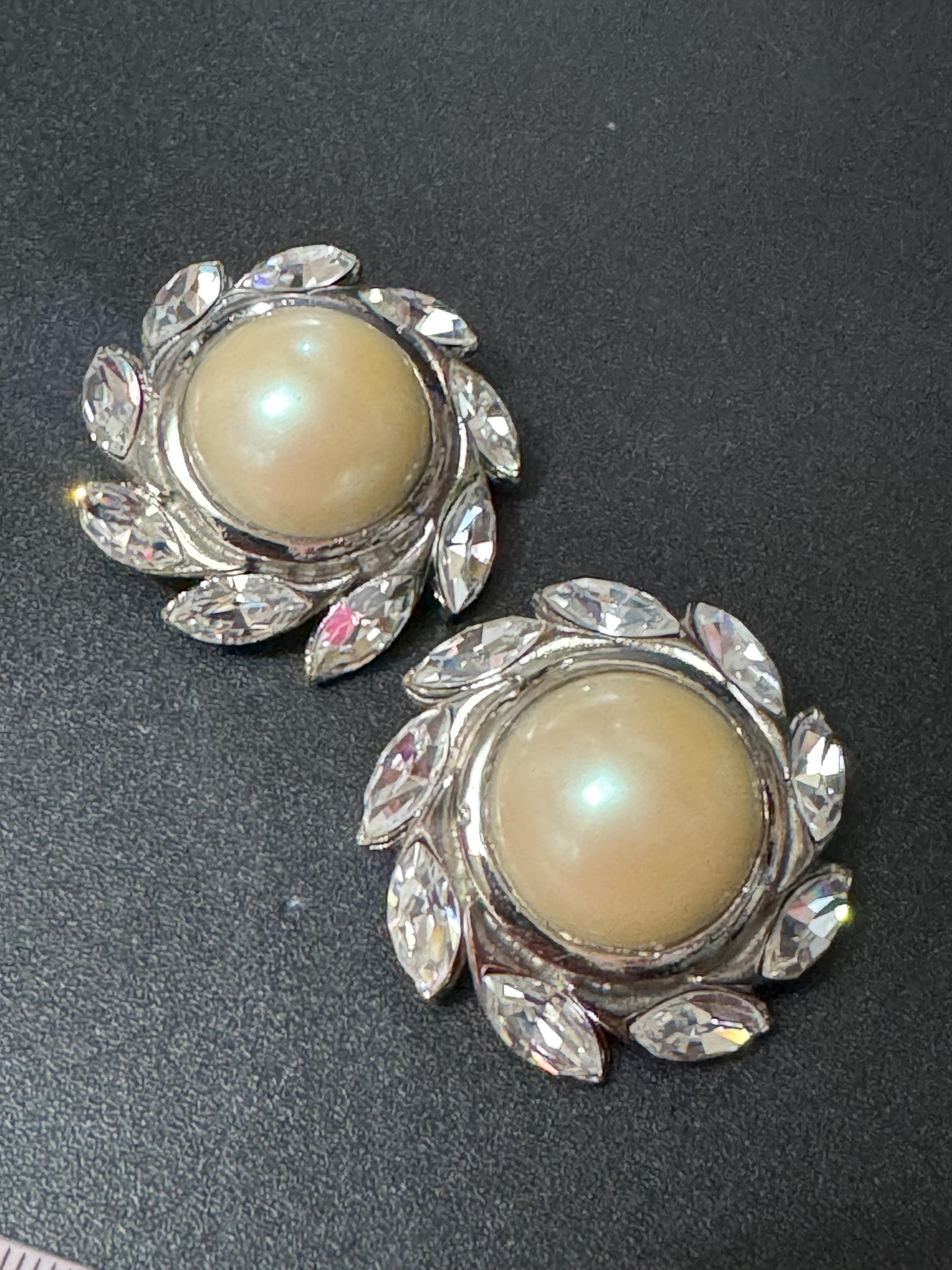 vintage 3.5cm silver tone Round luminescent faux pearl glass cabochon and clear Navette Swarovski crystal big stud clip on earrings