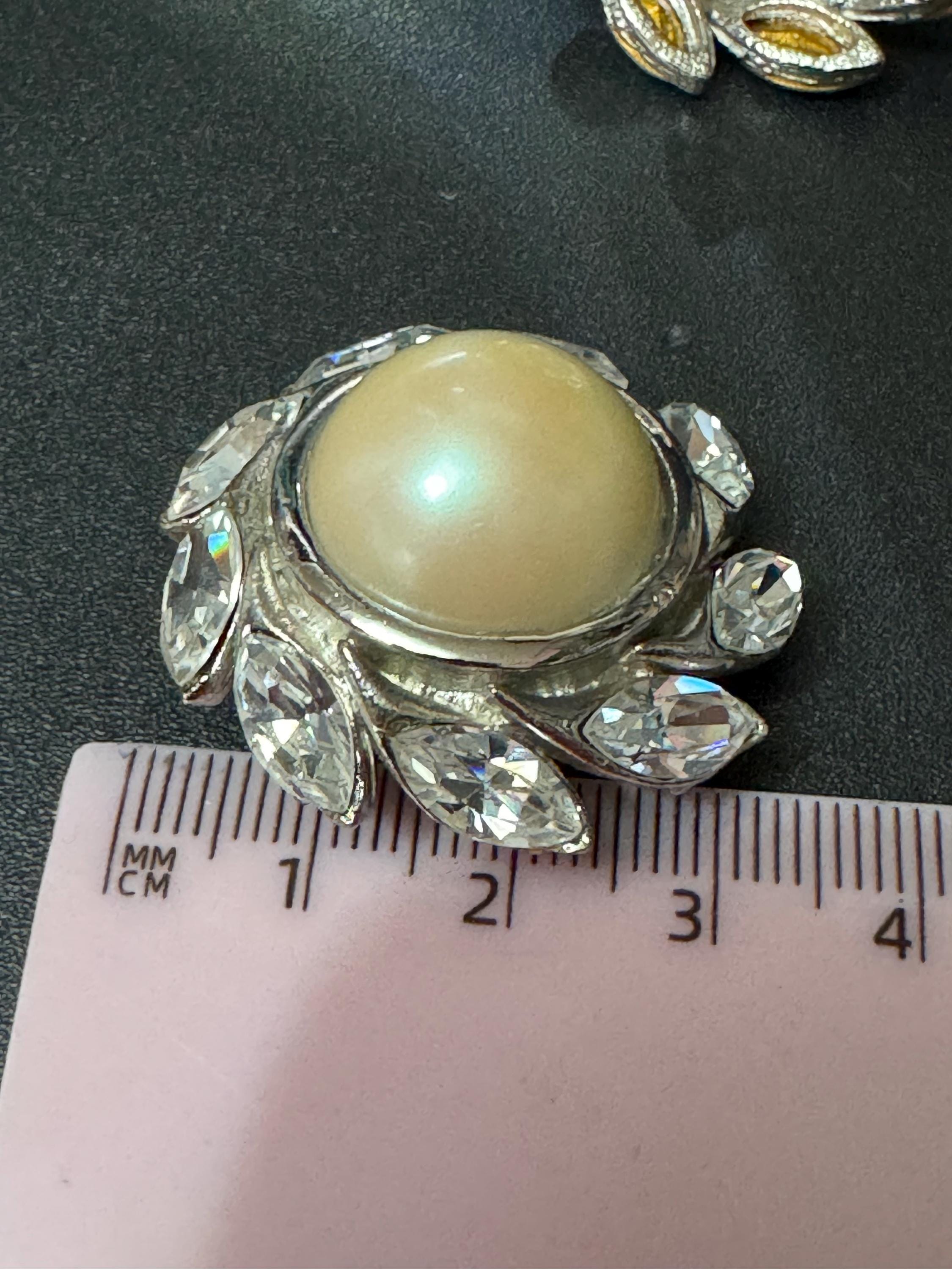 vintage 3.5cm silver tone Round luminescent faux pearl glass cabochon and clear Navette Swarovski crystal big stud clip on earrings