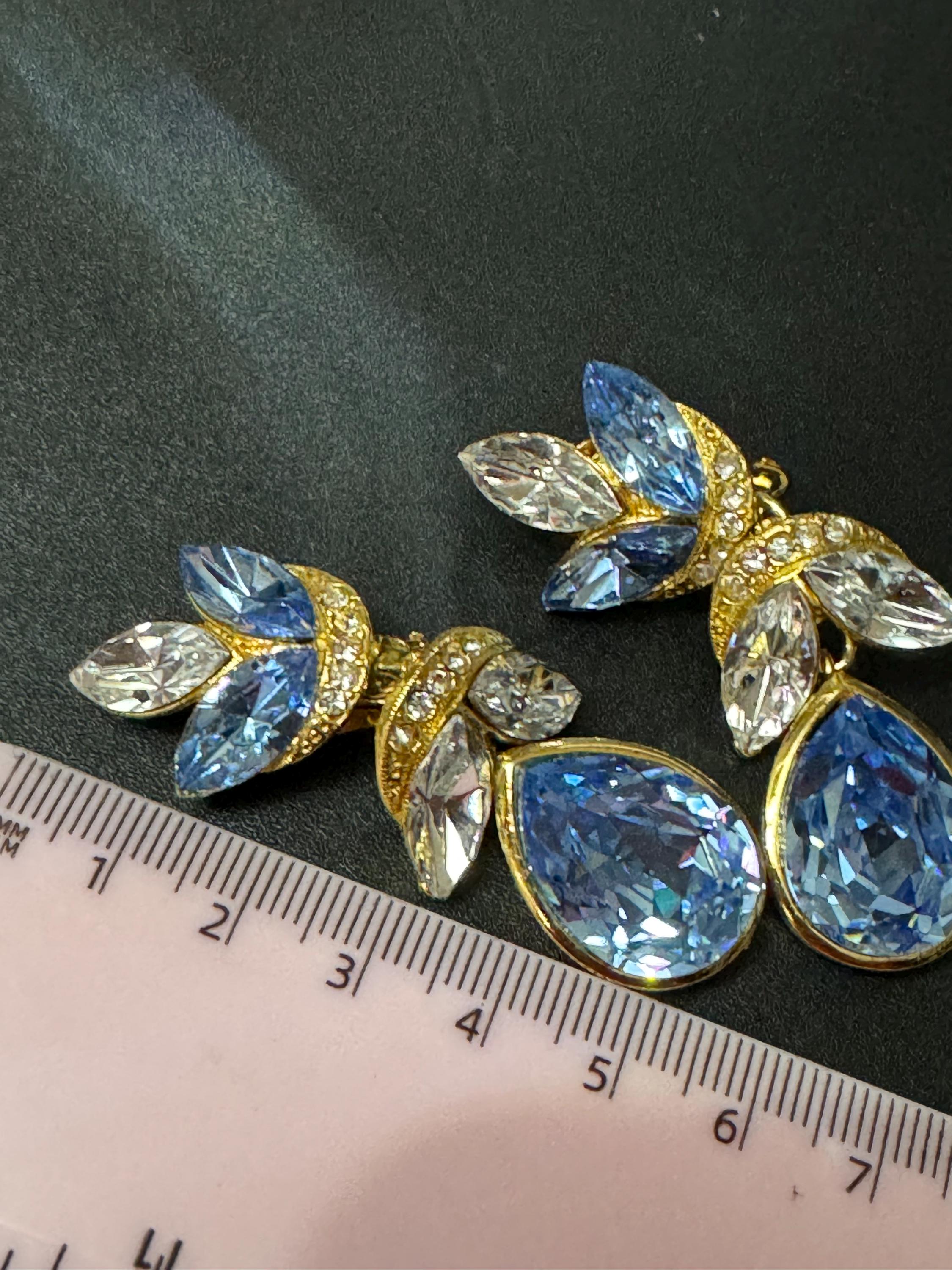 6cm Vintage 80s Swarovski crystal rhinestone diamanté light sapphire blue and clear teardrop clip on earrings gold tone