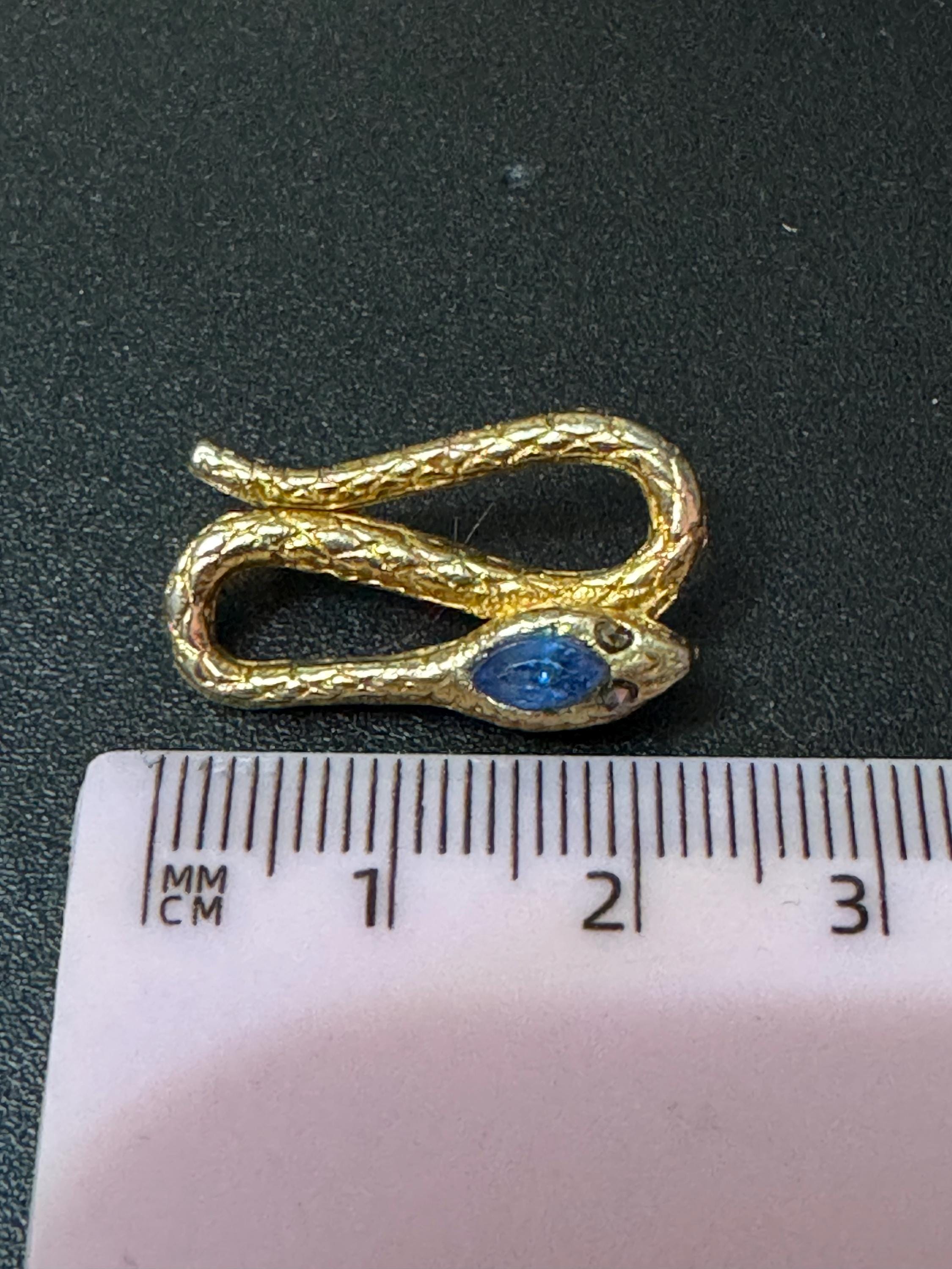 Vintage small gold plated sapphire diamanté coiled snake brooch 3cm