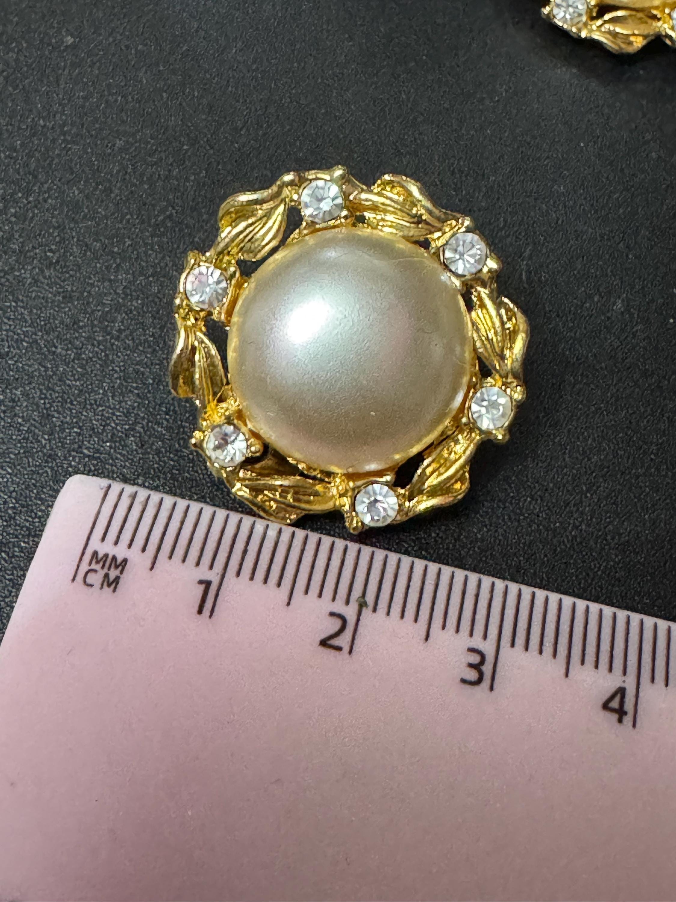 Vintage gold tone round domed faux pearl clip on Stud button earrings diamanté