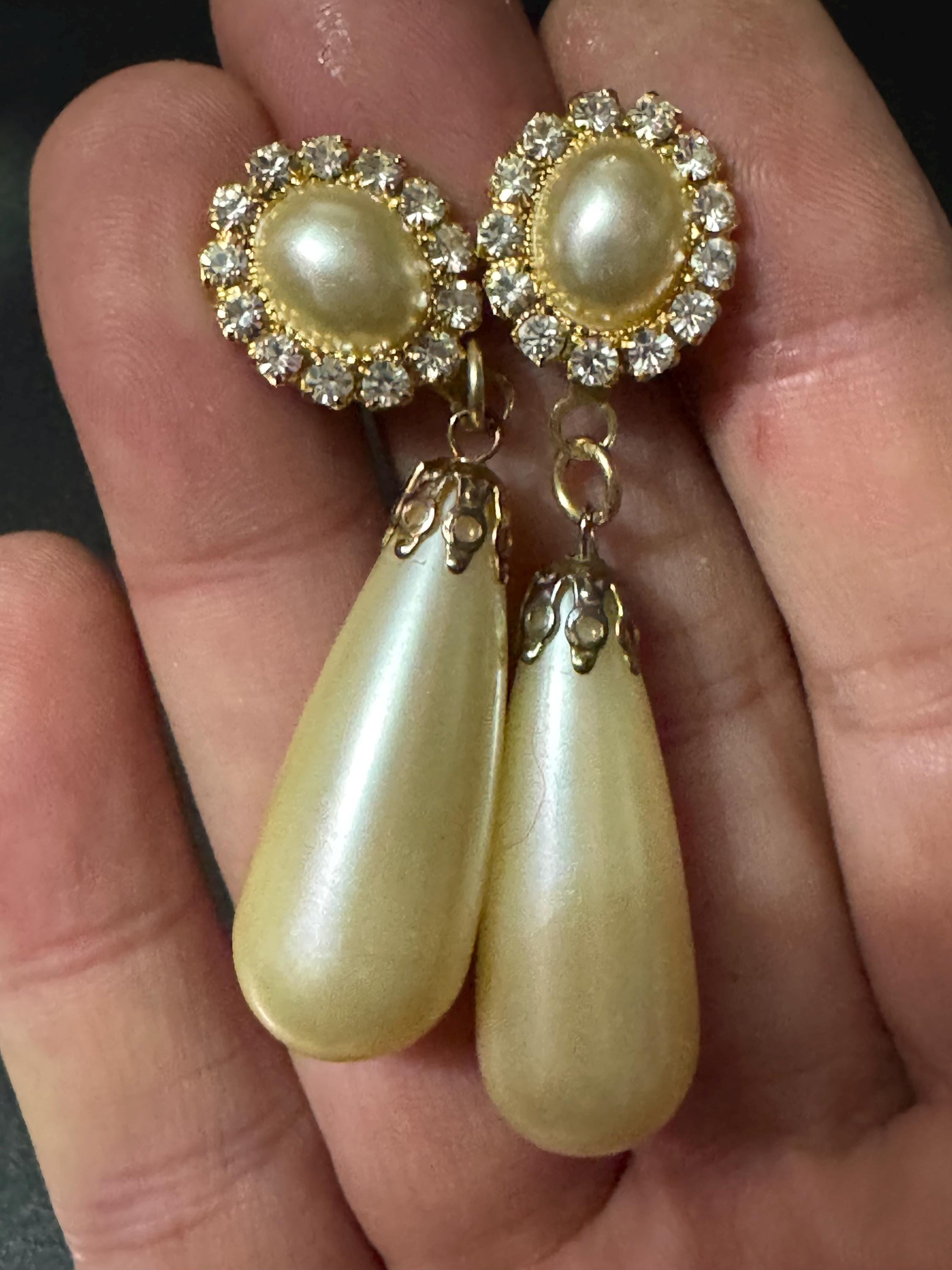 Vintage gold tone white pearl teardrop clear crystal dangly earrings for pierced ears