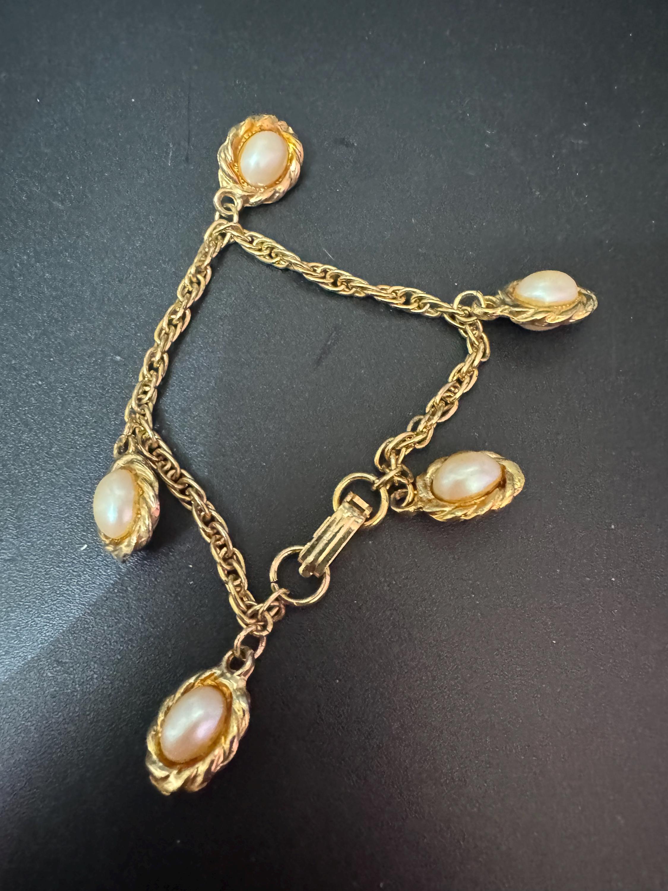 vintage Gold tone chain link charm bracelet oval pearl cabochons chain edging 18cm