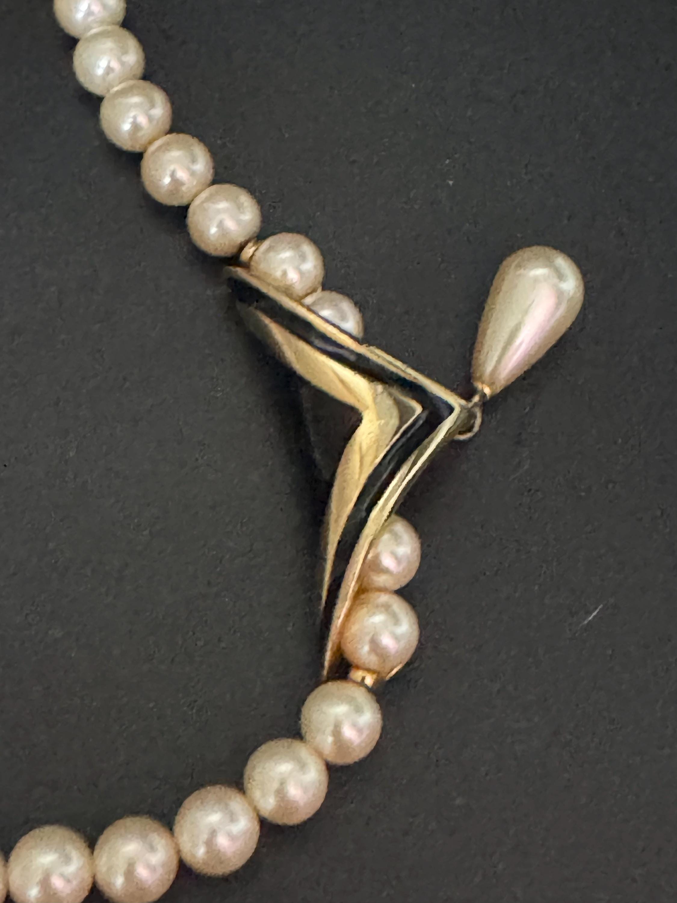 Signed Napier 1980s Vintage cream glass pearl  and black enamel teardrop pearl necklace gold tone 47cm